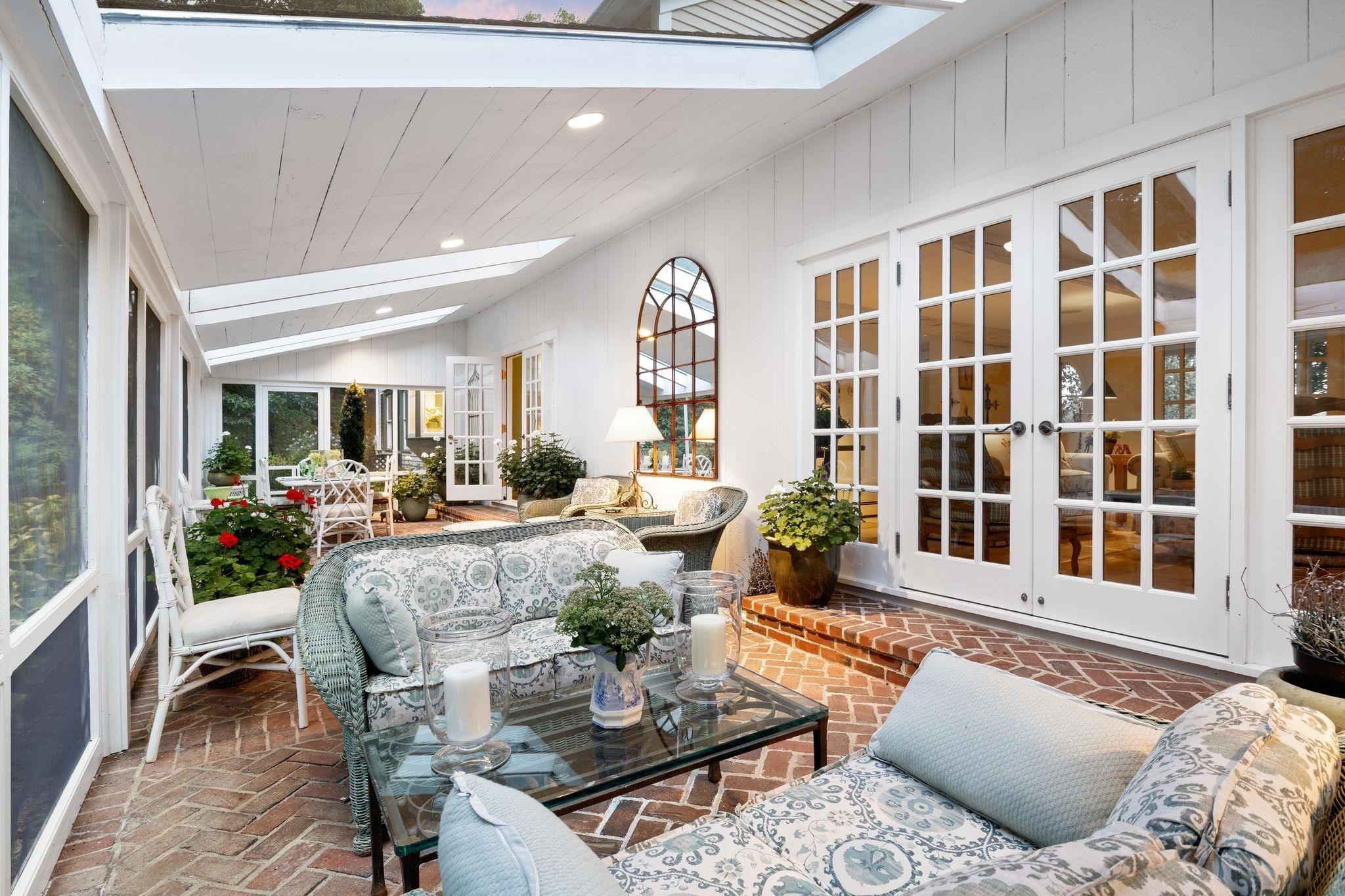 Hampton Falls, New Hampshire, 03844, United States, 4 Bedrooms Bedrooms, ,4 BathroomsBathrooms,Residential,Pending,2006809