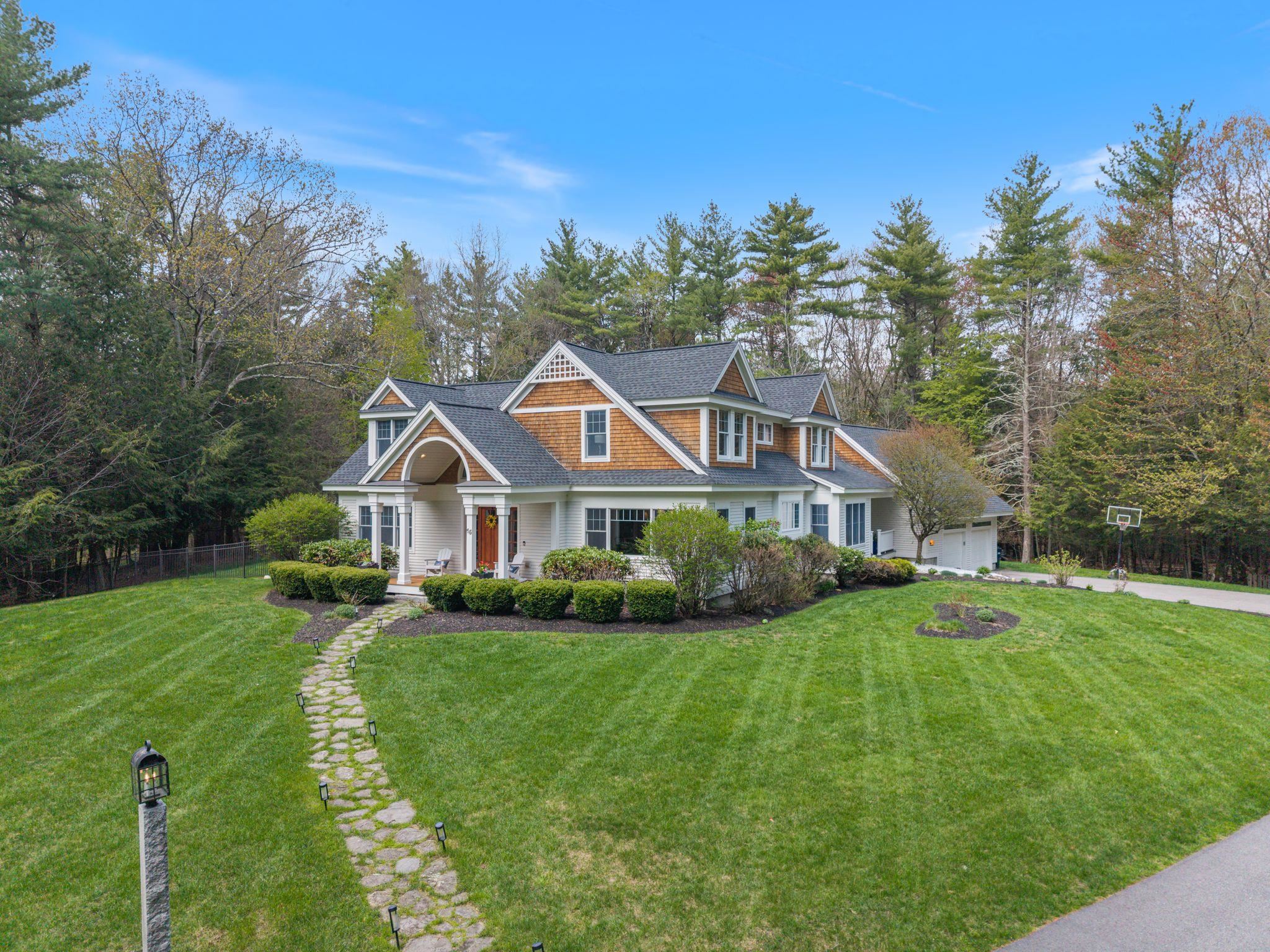 Stratham, New Hampshire, 03885, United States, 4 Bedrooms Bedrooms, ,4 BathroomsBathrooms,Residential,Active,2045550