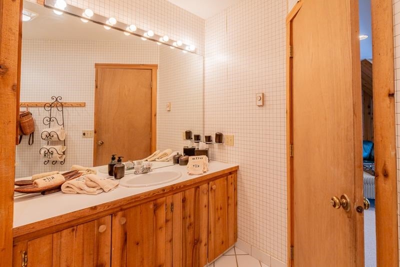 Peru, Vermont, 05152, United States, 5 Bedrooms Bedrooms, ,5 BathroomsBathrooms,Residential,Active,2014570