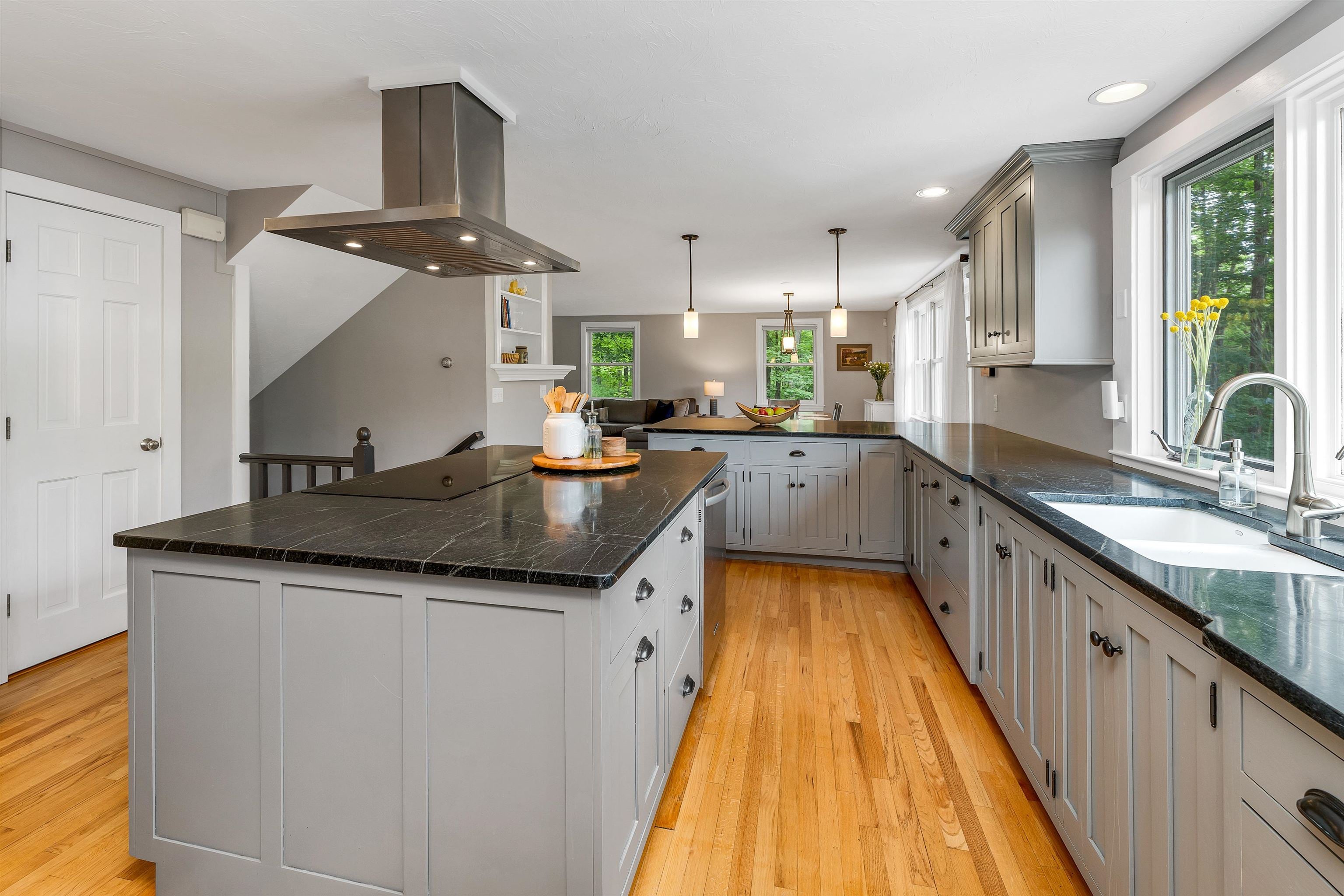 Meredith, New Hampshire, 03253, United States, 4 Bedrooms Bedrooms, ,5 BathroomsBathrooms,Residential,Pending,2045598
