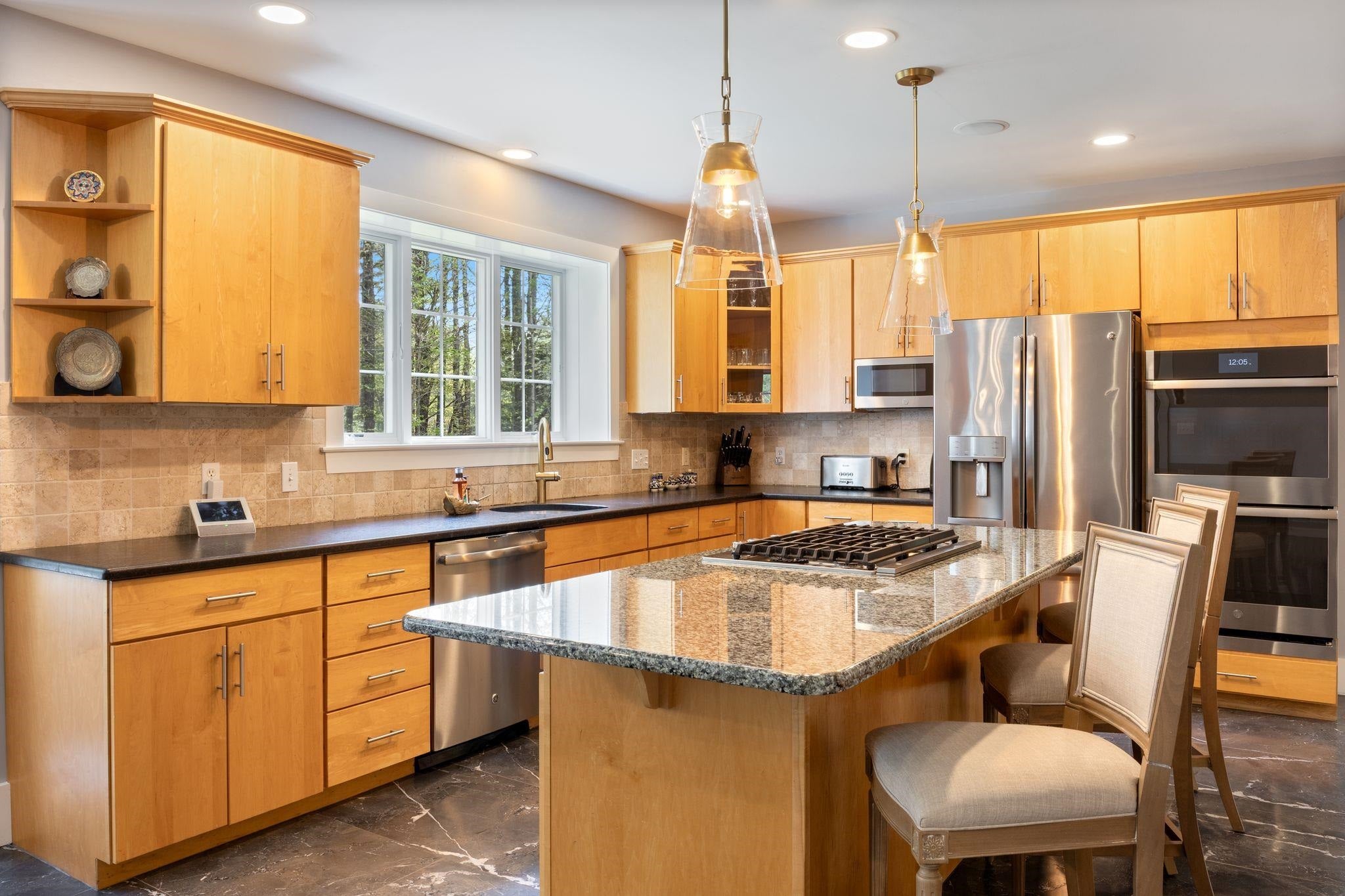 Stratham, New Hampshire, 03885, United States, 4 Bedrooms Bedrooms, ,4 BathroomsBathrooms,Residential,Active,2045550