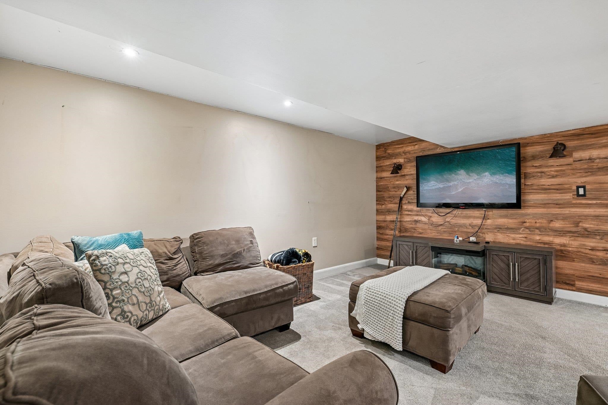 Windham, New Hampshire, 03087, United States, 4 Bedrooms Bedrooms, ,3 BathroomsBathrooms,Residential,Active,2044185