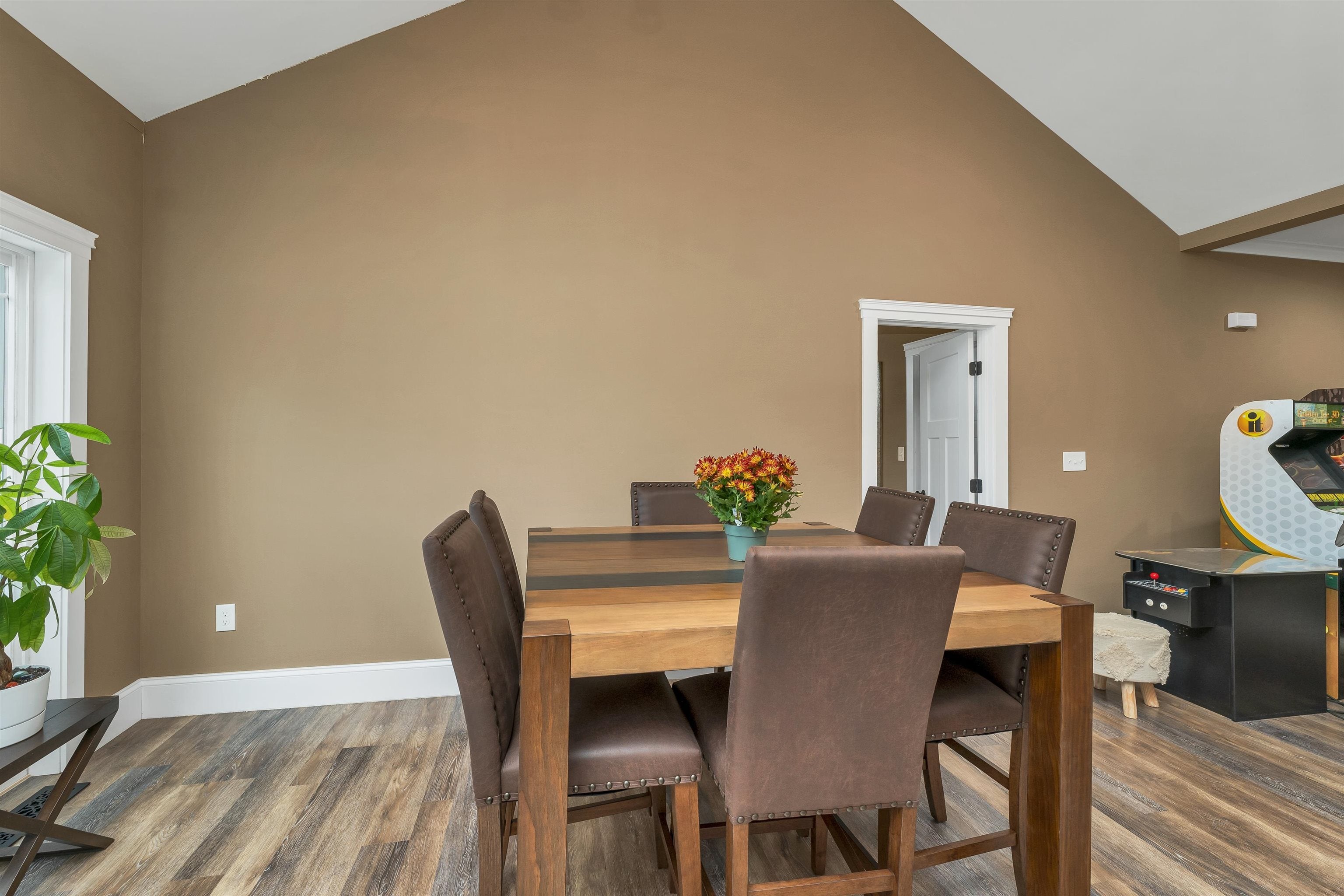 Laconia, New Hampshire, 03246, United States, 4 Bedrooms Bedrooms, ,4 BathroomsBathrooms,Residential,Active,1985603