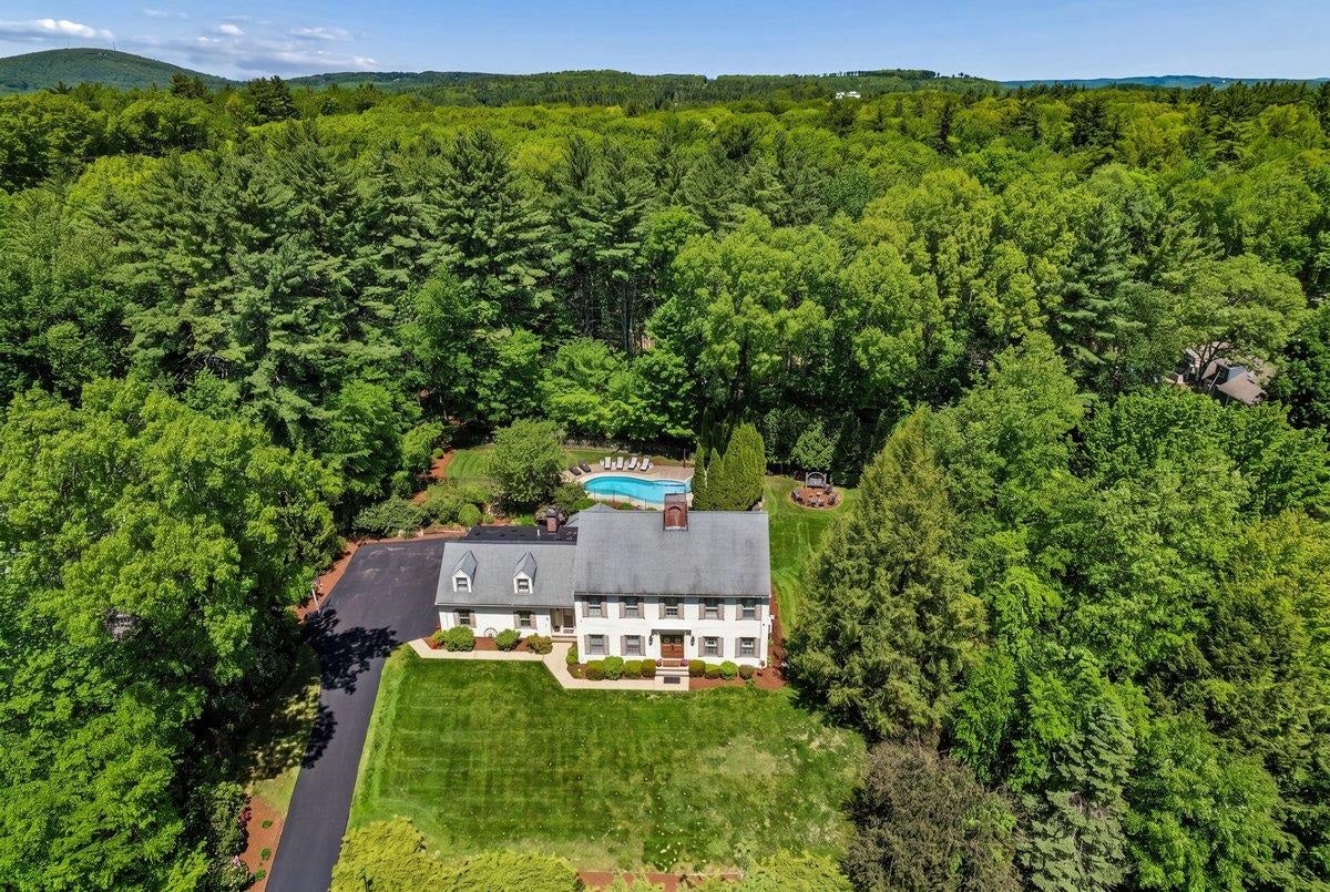 Bedford, New Hampshire, 03110, United States, 5 Bedrooms Bedrooms, ,6 BathroomsBathrooms,Residential,Pending,2051967