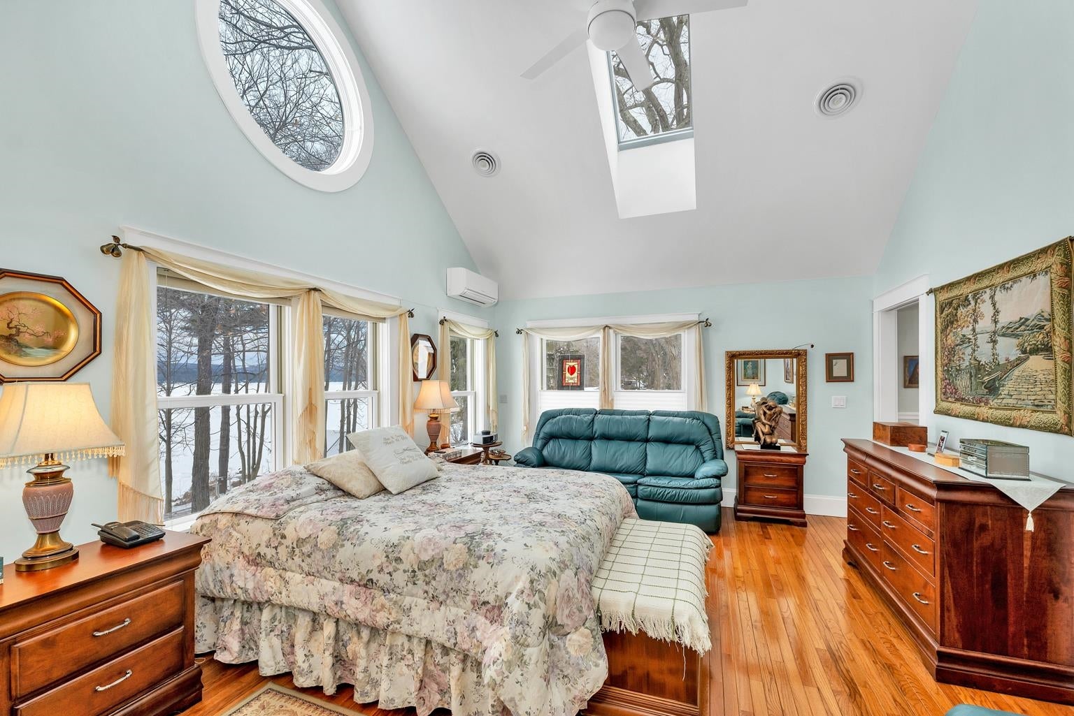 Laconia, New Hampshire, 03246, United States, 4 Bedrooms Bedrooms, ,4 BathroomsBathrooms,Residential,Active,1704917
