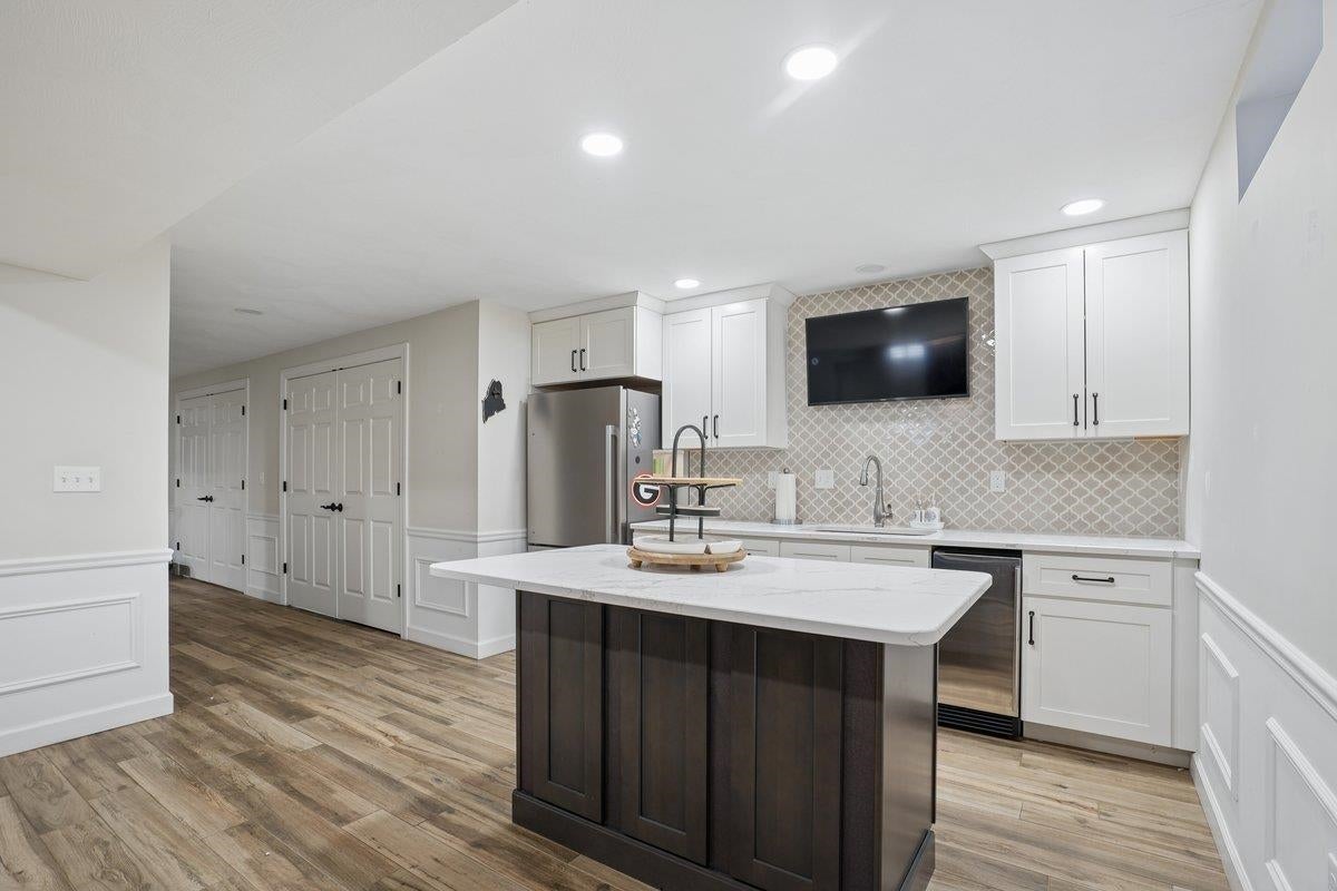 Bedford, New Hampshire, 03110, United States, 5 Bedrooms Bedrooms, ,6 BathroomsBathrooms,Residential,Pending,2051967