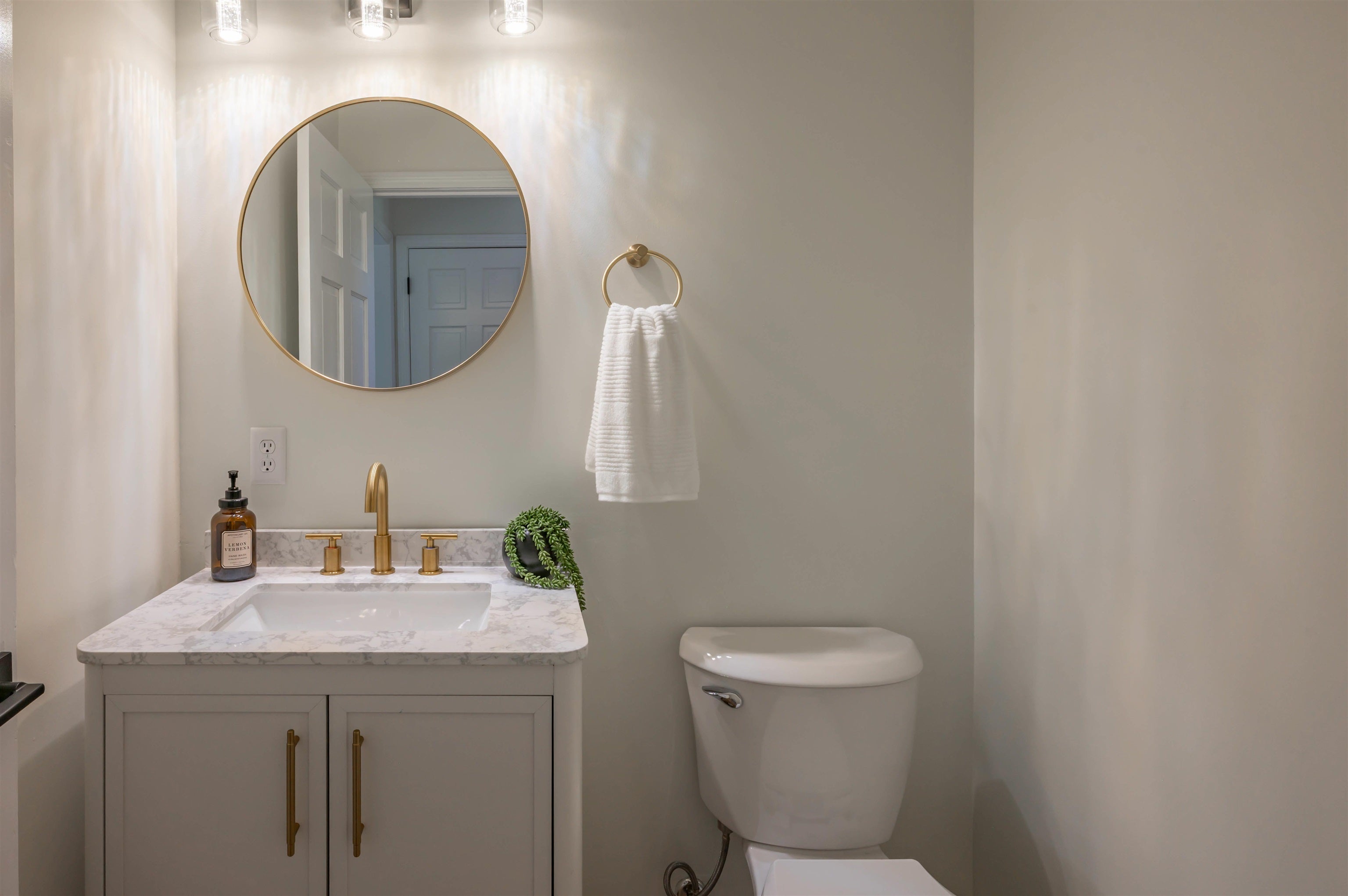 Salem, New Hampshire, 03079, United States, 4 Bedrooms Bedrooms, ,4 BathroomsBathrooms,Residential,Active,1953671