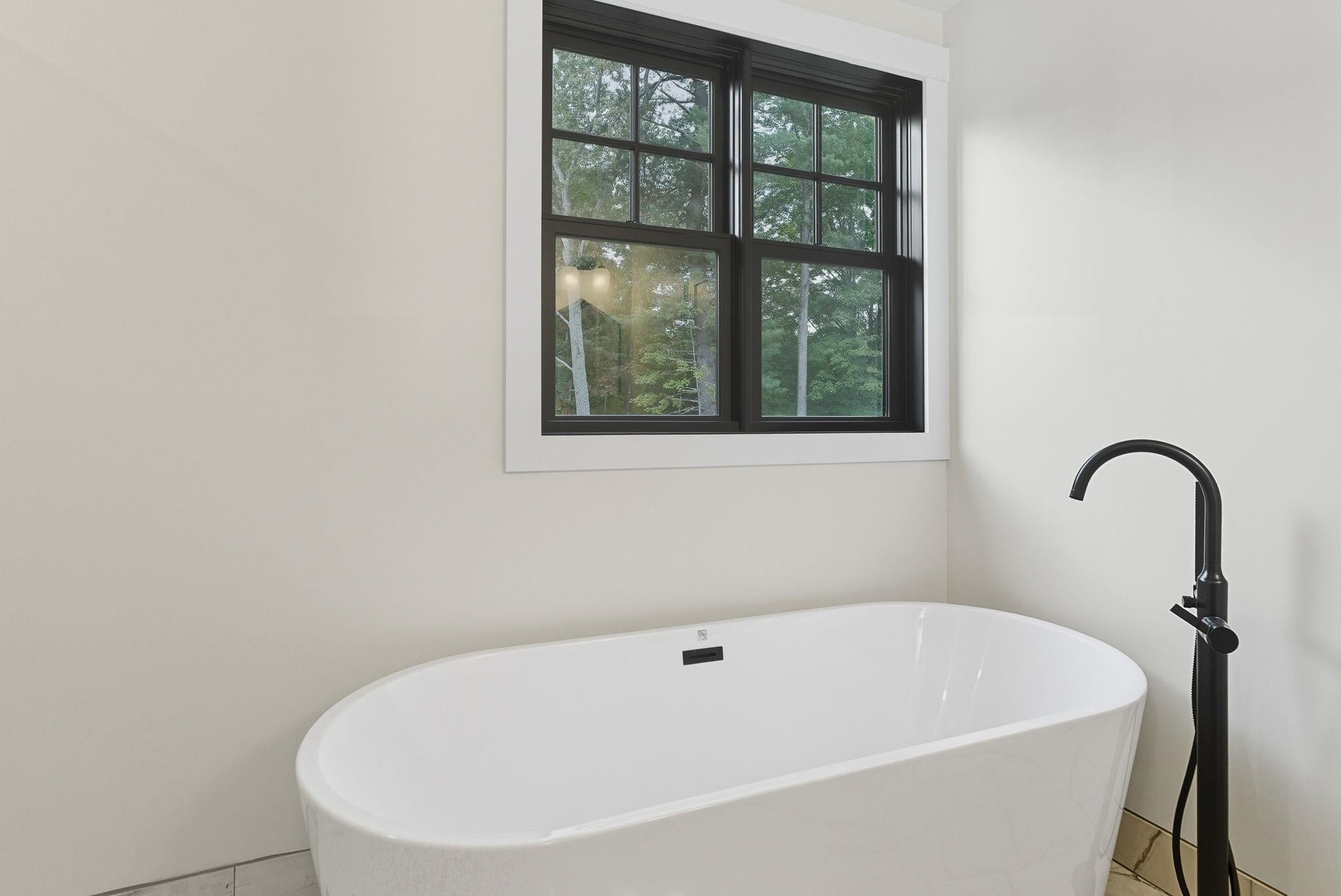 Hollis, New Hampshire, 03049, United States, 4 Bedrooms Bedrooms, ,3 BathroomsBathrooms,Residential,Active,1945249