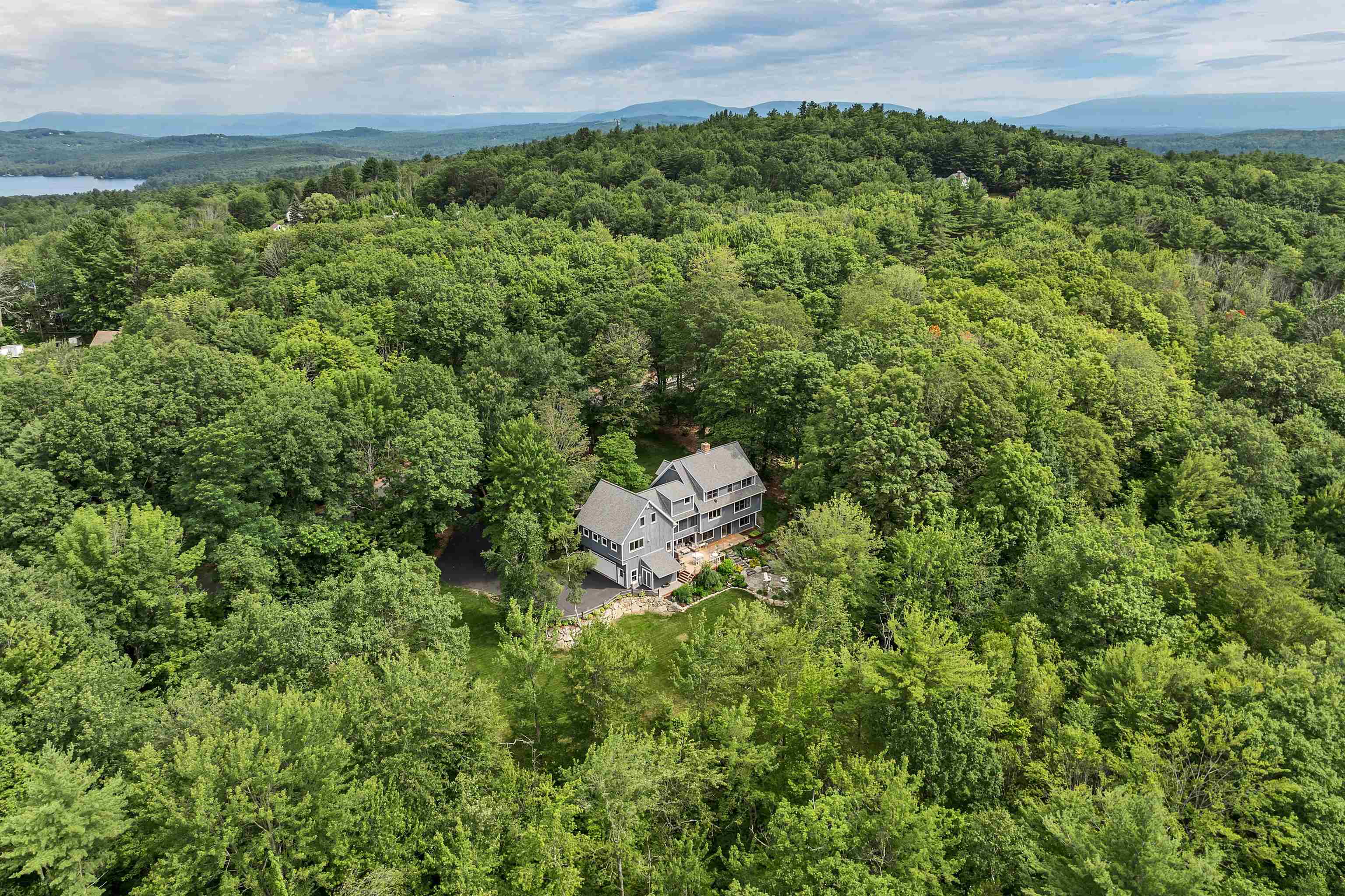 Meredith, New Hampshire, 03253, United States, 4 Bedrooms Bedrooms, ,5 BathroomsBathrooms,Residential,Pending,2045598