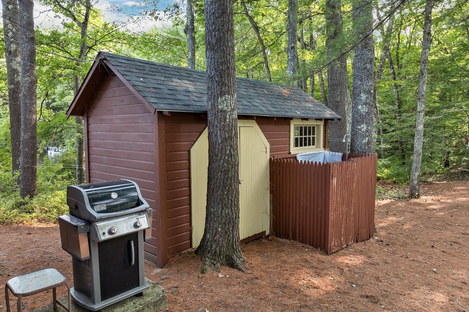 Holderness, New Hampshire, 03245, United States, 4 Bedrooms Bedrooms, ,4 BathroomsBathrooms,Residential,Active,1945064