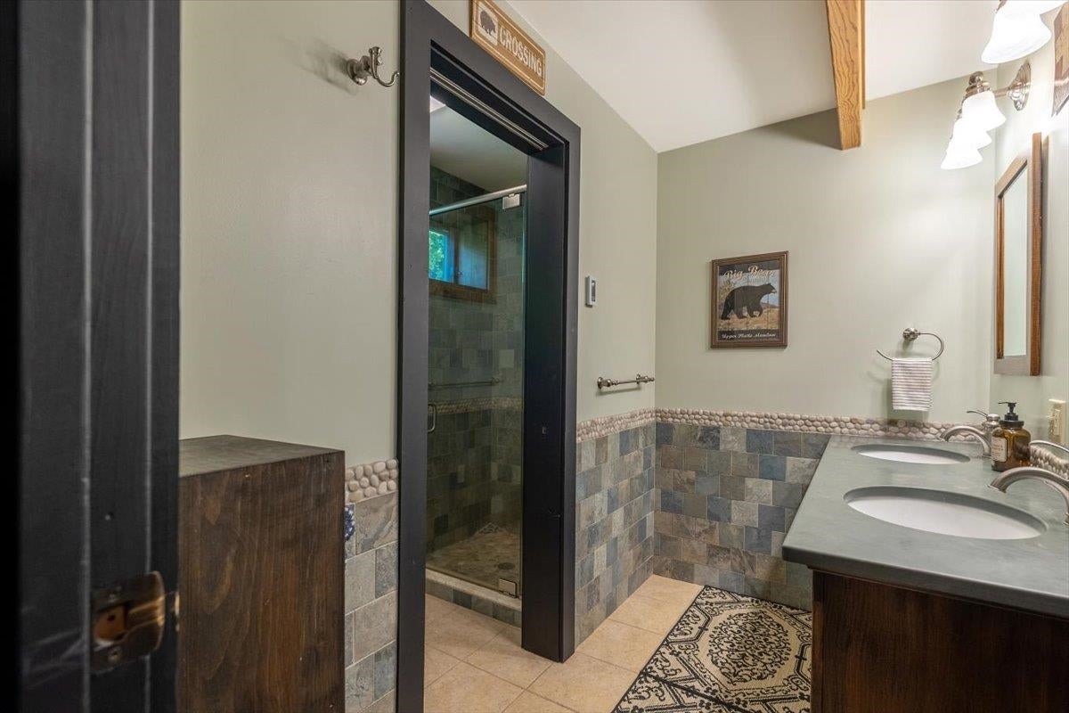 Stowe, Vermont, 05672, United States, 4 Bedrooms Bedrooms, ,3 BathroomsBathrooms,Residential,Pending,1843882