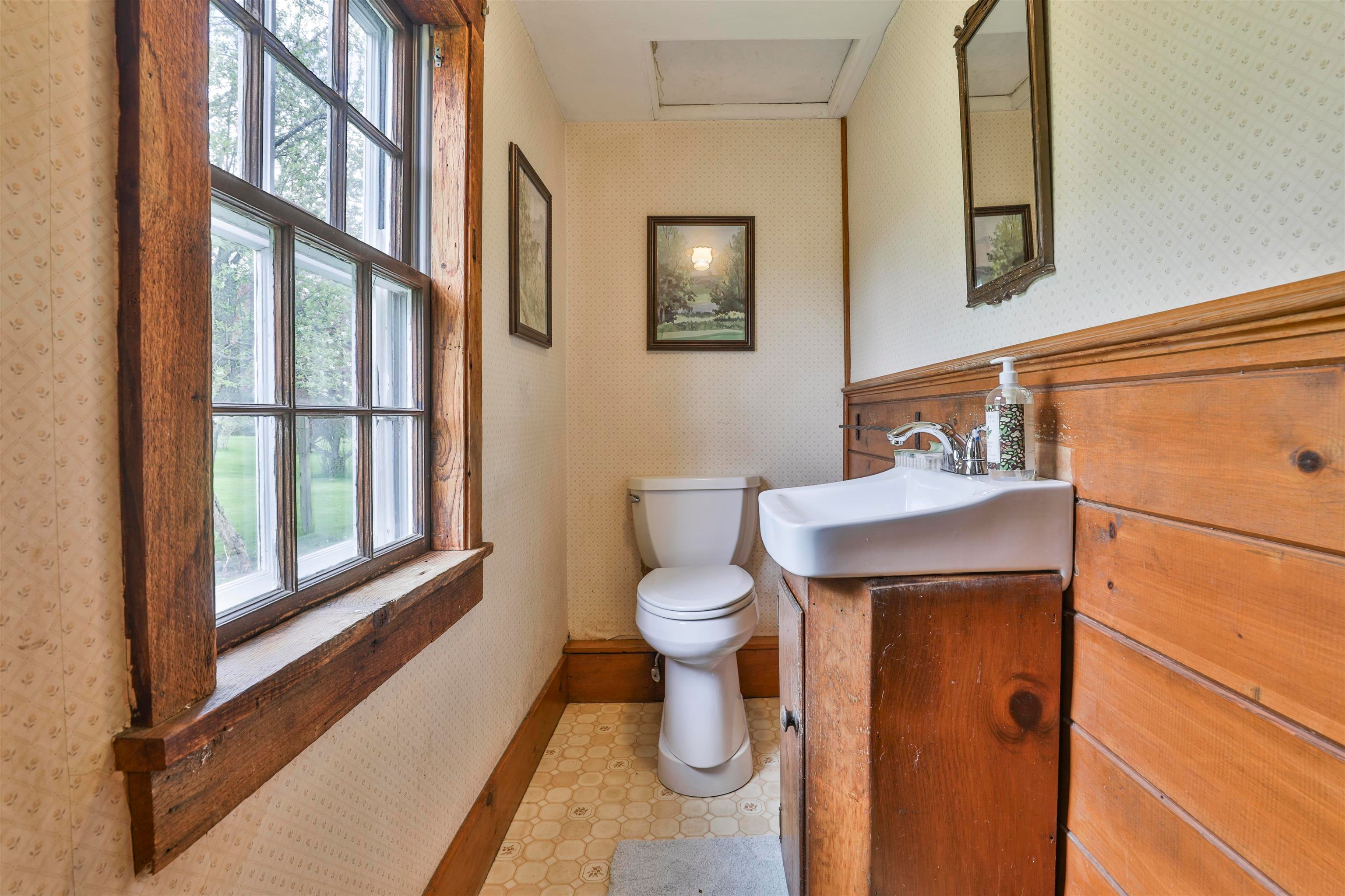 Derry, New Hampshire, 03038, United States, 3 Bedrooms Bedrooms, ,2 BathroomsBathrooms,Residential,Pending,2045748