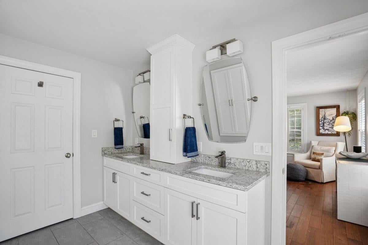 Bedford, New Hampshire, 03110, United States, 5 Bedrooms Bedrooms, ,6 BathroomsBathrooms,Residential,Pending,2051967