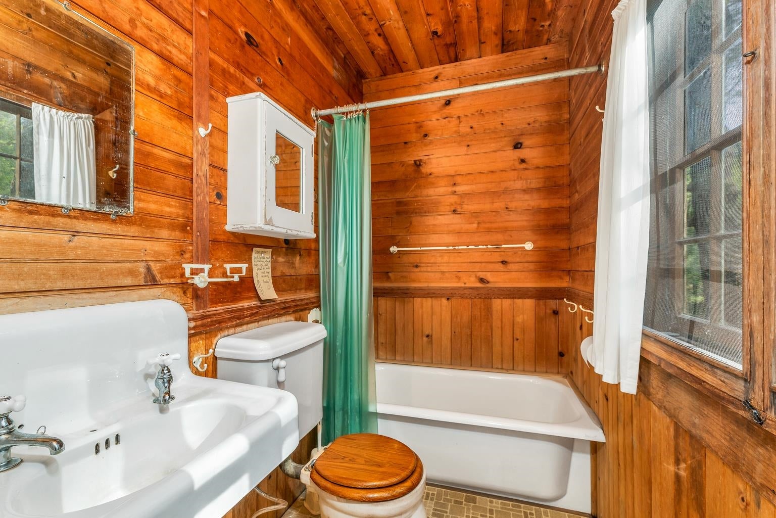 Holderness, New Hampshire, 03245, United States, 4 Bedrooms Bedrooms, ,4 BathroomsBathrooms,Residential,Active,1945064