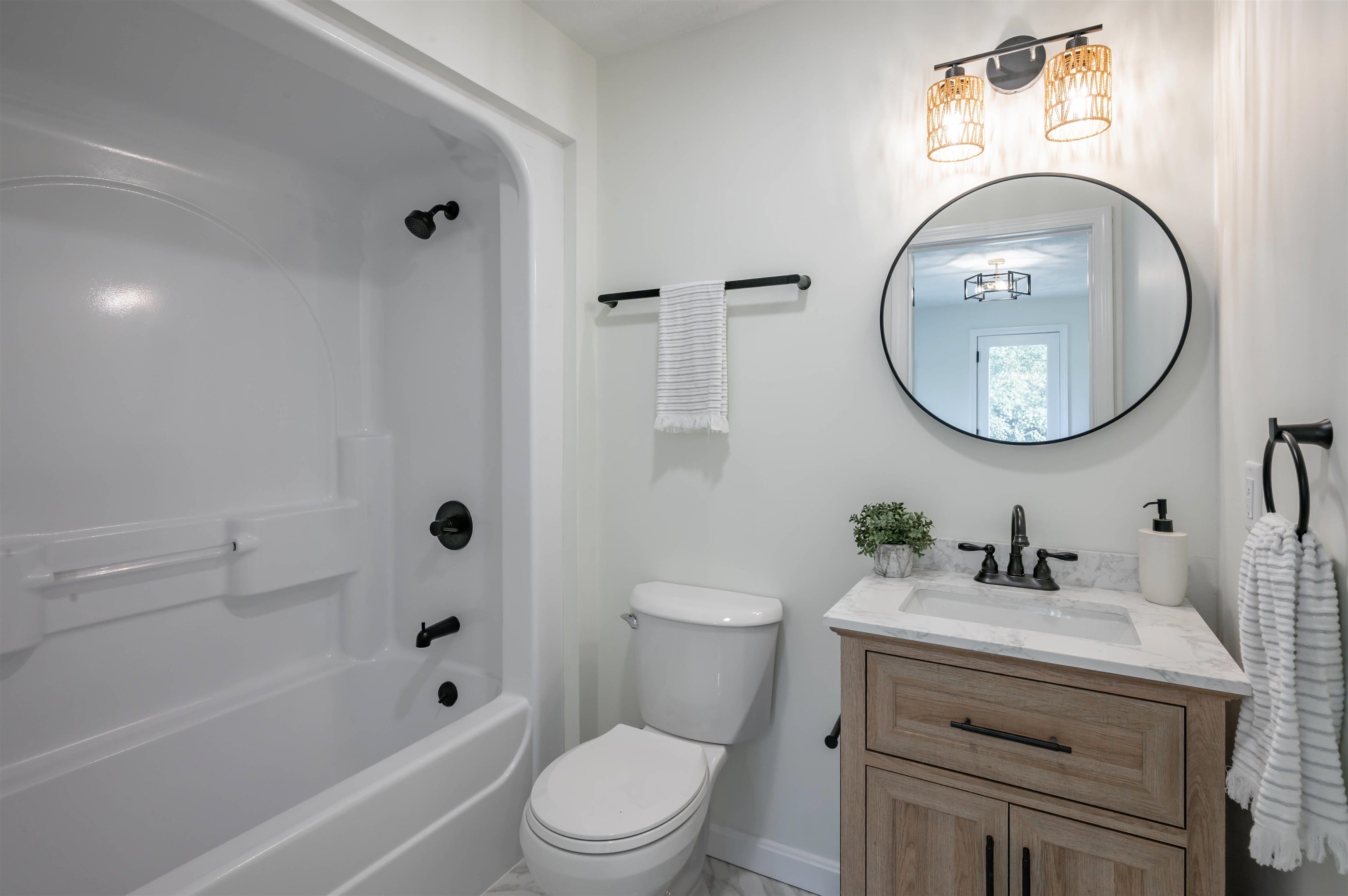 Salem, New Hampshire, 03079, United States, 4 Bedrooms Bedrooms, ,4 BathroomsBathrooms,Residential,Active,1953671