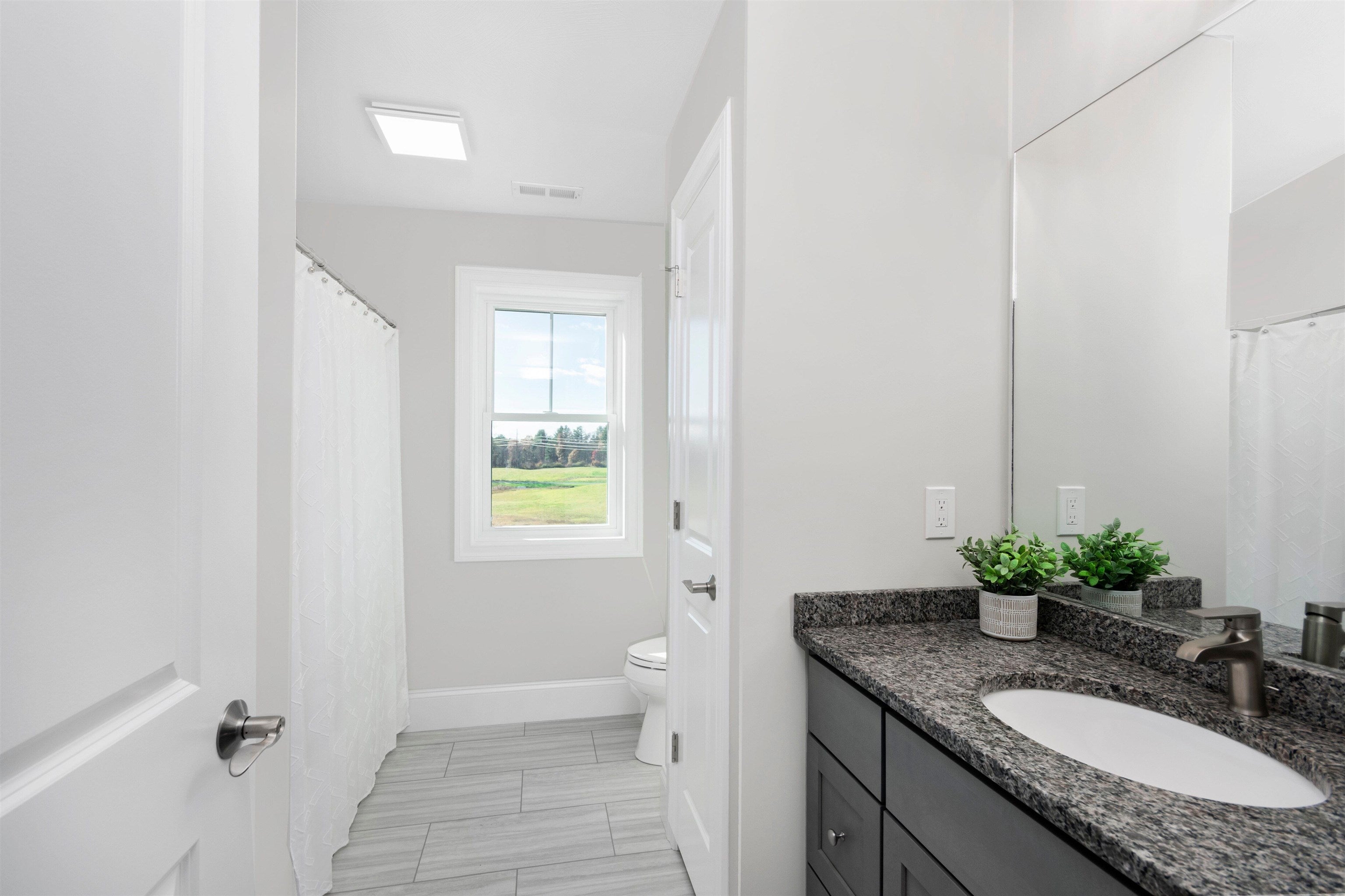 Hudson, New Hampshire, 03051, United States, 5 Bedrooms Bedrooms, ,4 BathroomsBathrooms,Residential,Active,1945207