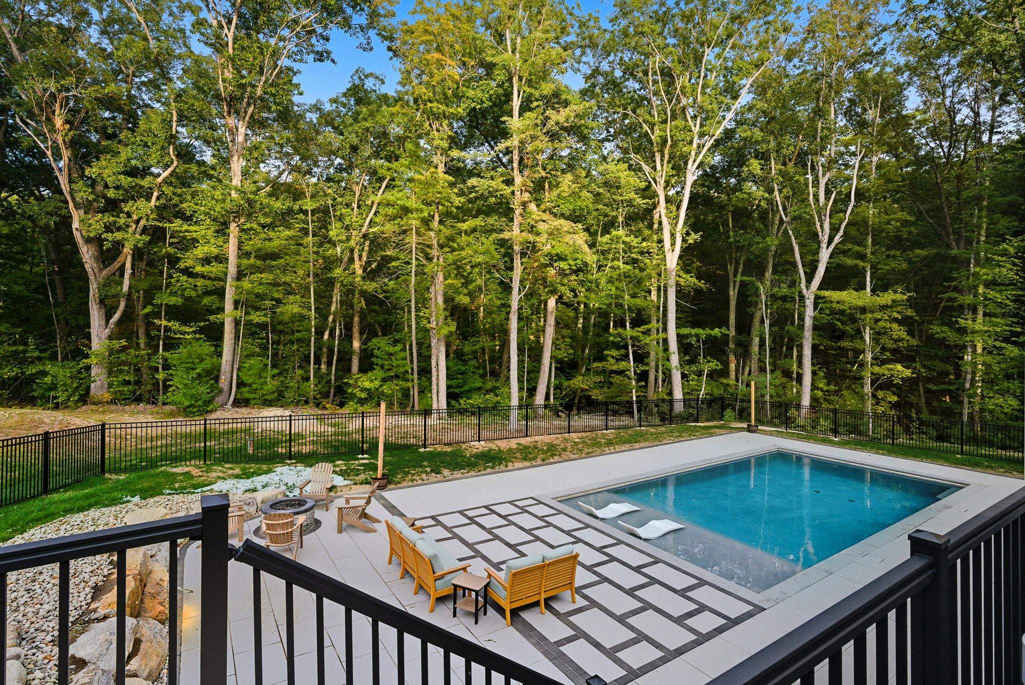 Hollis, New Hampshire, 03049, United States, 4 Bedrooms Bedrooms, ,3 BathroomsBathrooms,Residential,Active,1945249