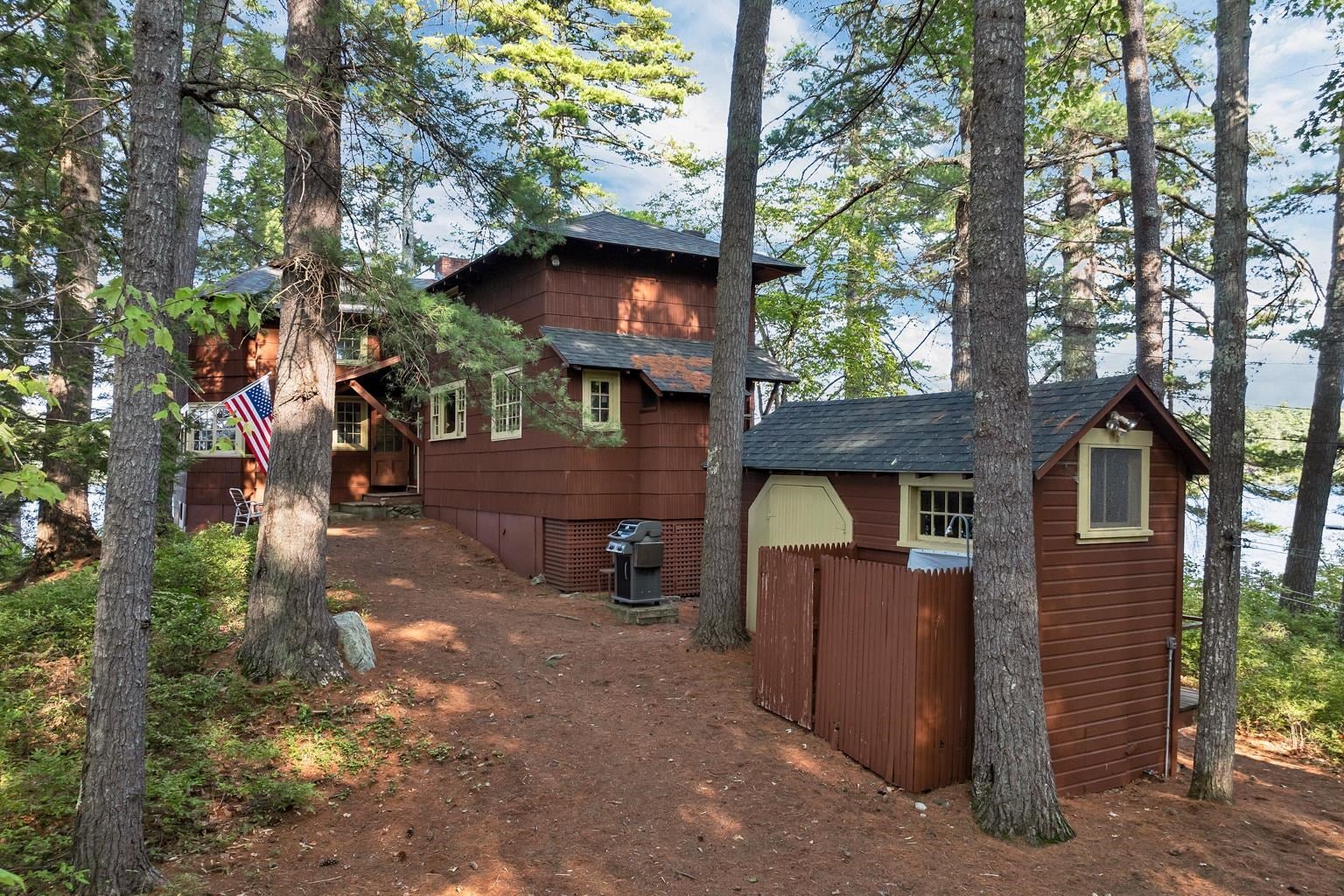 Holderness, New Hampshire, 03245, United States, 4 Bedrooms Bedrooms, ,4 BathroomsBathrooms,Residential,Active,1945064