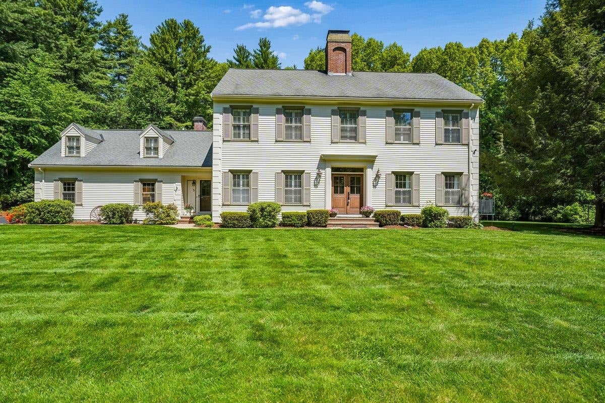 Bedford, New Hampshire, 03110, United States, 5 Bedrooms Bedrooms, ,6 BathroomsBathrooms,Residential,Pending,2051967
