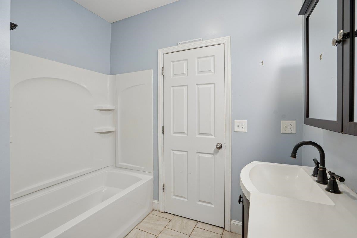 Bedford, New Hampshire, 03110, United States, 5 Bedrooms Bedrooms, ,6 BathroomsBathrooms,Residential,Pending,2051967