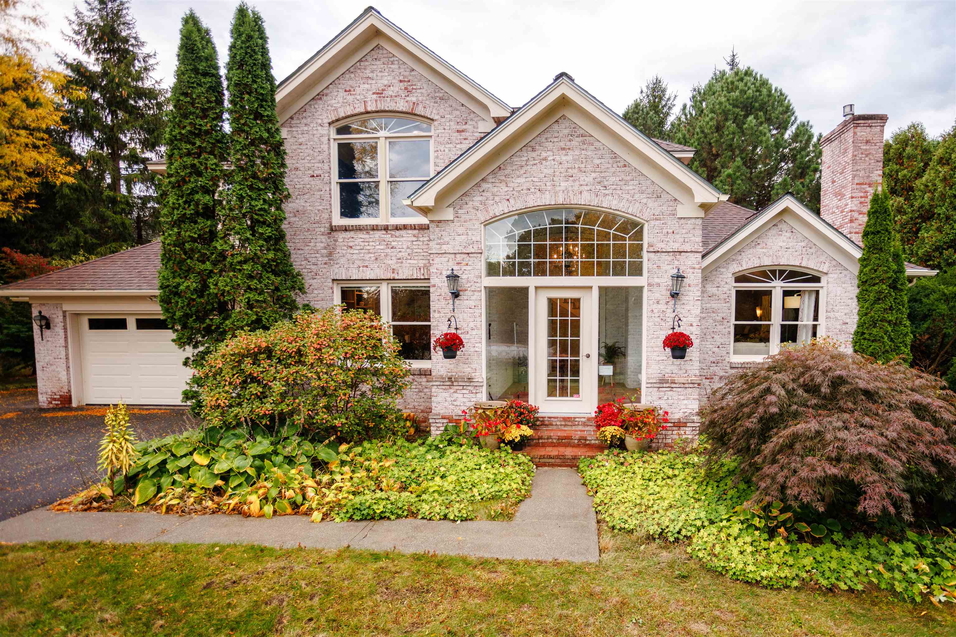 Shelburne, Vermont, 05482, United States, 3 Bedrooms Bedrooms, ,4 BathroomsBathrooms,Residential,Active,1962170