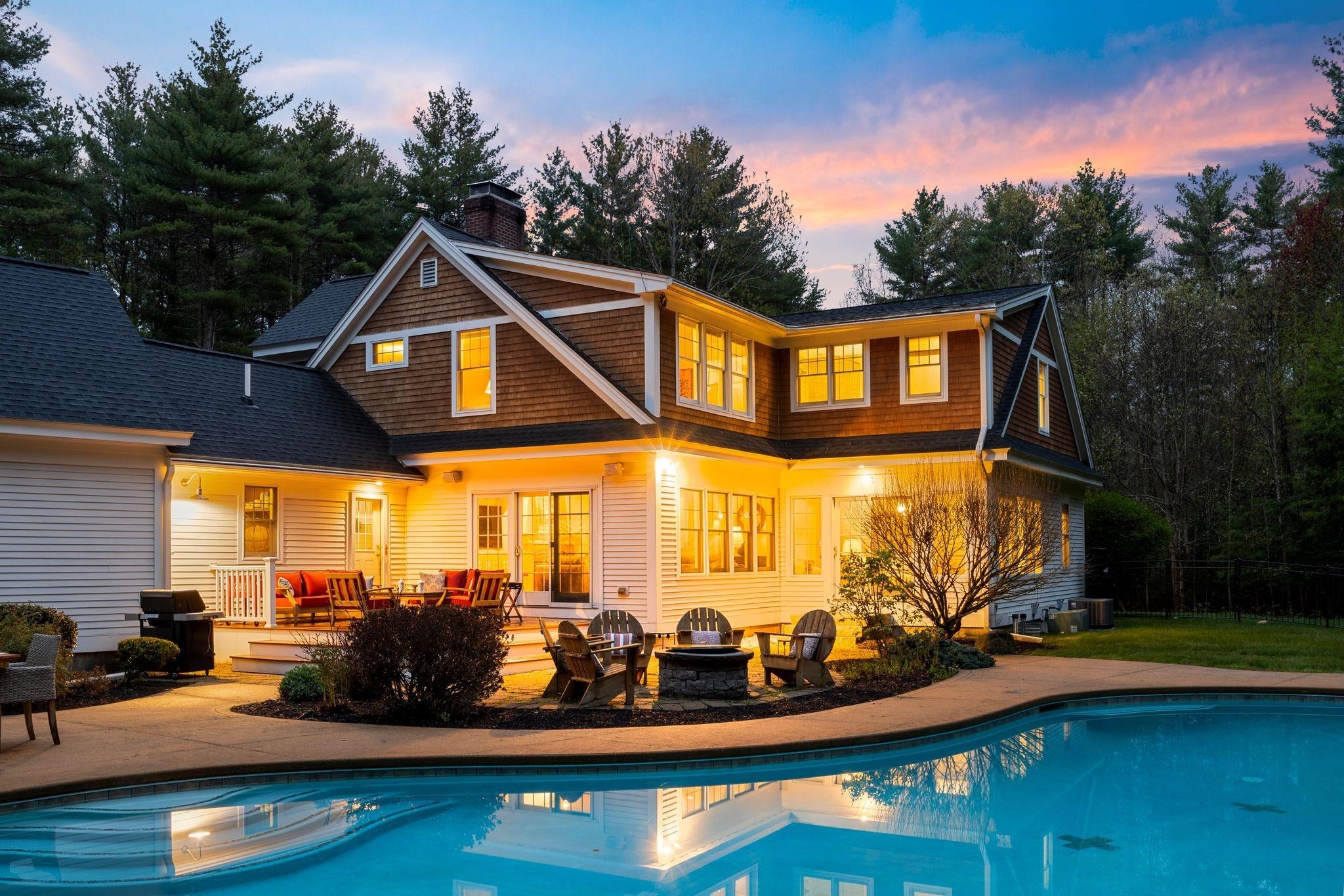 Stratham, New Hampshire, 03885, United States, 4 Bedrooms Bedrooms, ,4 BathroomsBathrooms,Residential,Active,2045550