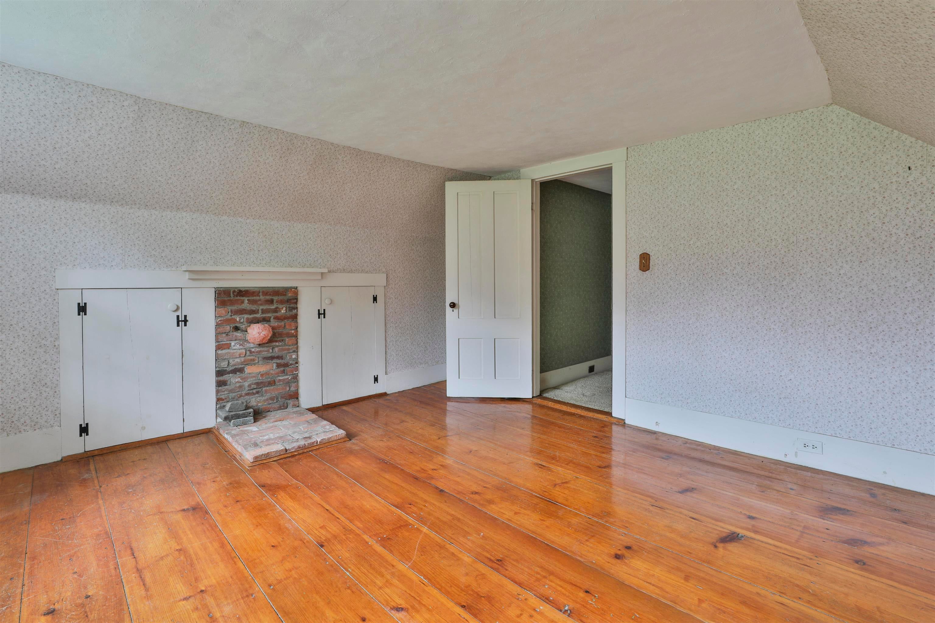 Derry, New Hampshire, 03038, United States, 3 Bedrooms Bedrooms, ,2 BathroomsBathrooms,Residential,Pending,2045748