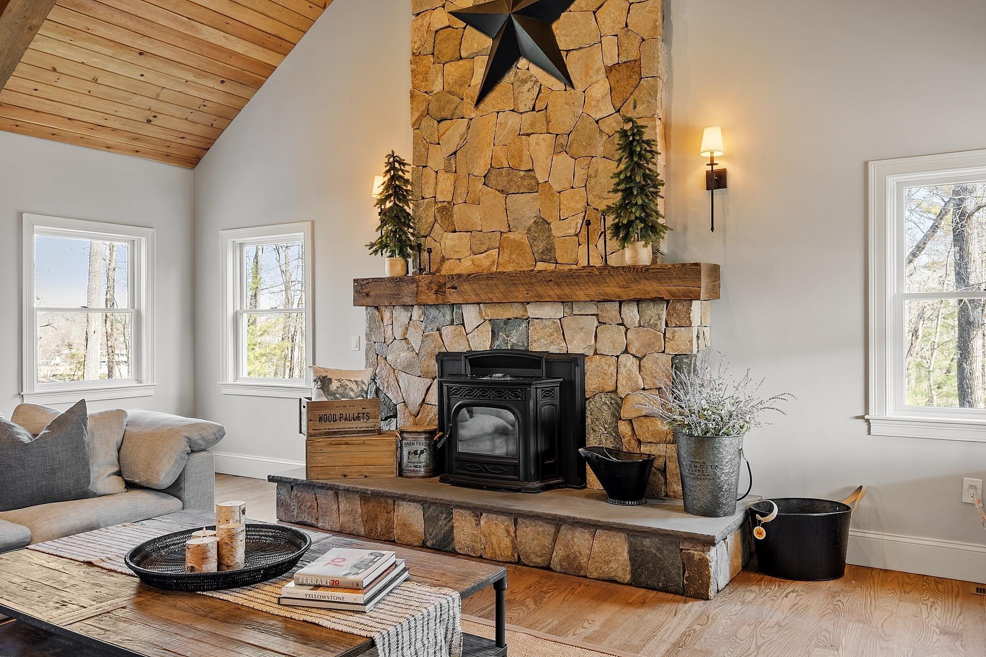 Hollis, New Hampshire, 03049, United States, 4 Bedrooms Bedrooms, ,3 BathroomsBathrooms,Residential,Active,1739736