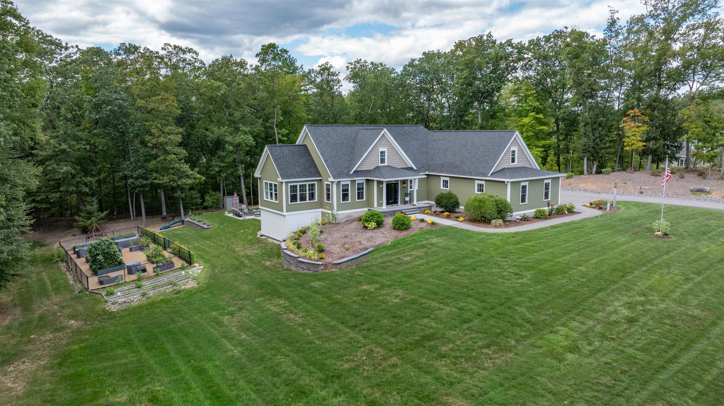 Hollis, New Hampshire, 03049, United States, 4 Bedrooms Bedrooms, ,3 BathroomsBathrooms,Residential,Active,1927665