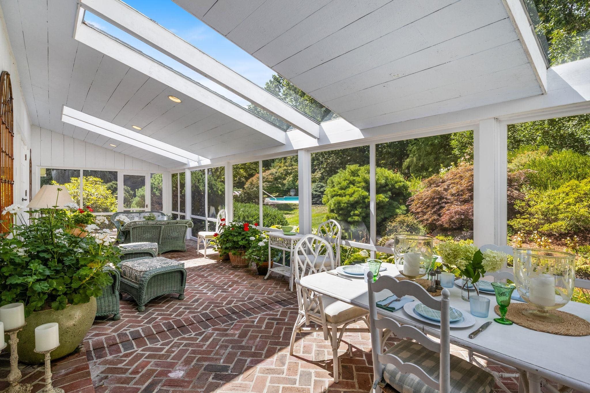 Hampton Falls, New Hampshire, 03844, United States, 4 Bedrooms Bedrooms, ,4 BathroomsBathrooms,Residential,Pending,2006809