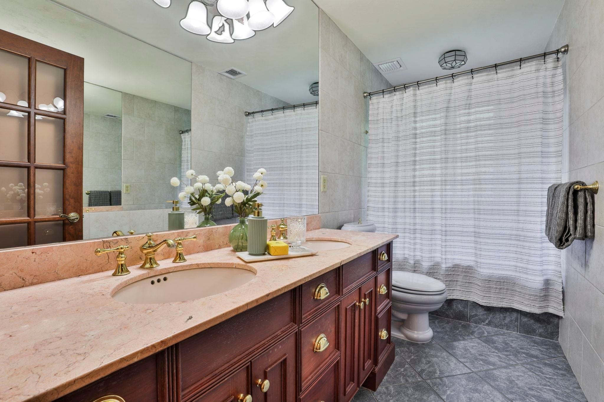 Wilton, New Hampshire, 03086, United States, 5 Bedrooms Bedrooms, ,4 BathroomsBathrooms,Residential,Active,2052126