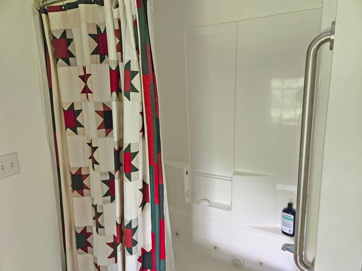 Hartford, Vermont, 05001, United States, 4 Bedrooms Bedrooms, ,4 BathroomsBathrooms,Residential,Active,1941371