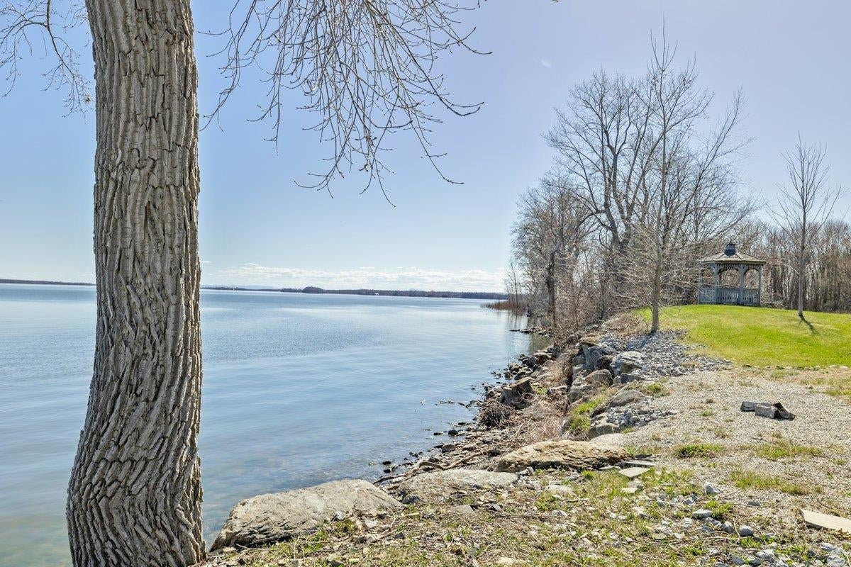 Alburgh, Vermont, 05440, United States, 3 Bedrooms Bedrooms, ,5 BathroomsBathrooms,Residential,Active,2043833