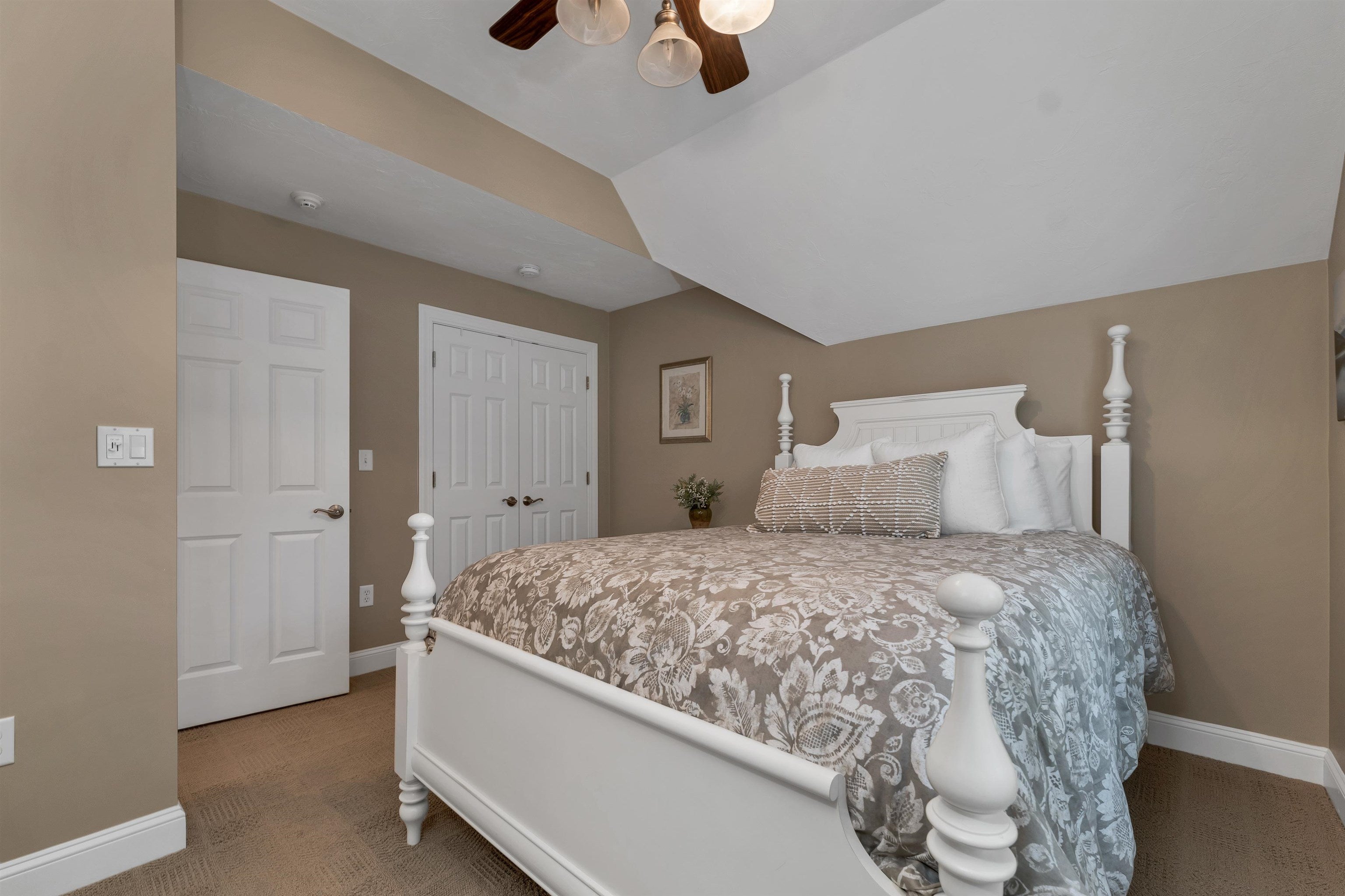 Laconia, New Hampshire, 03246, United States, 5 Bedrooms Bedrooms, ,4 BathroomsBathrooms,Residential,Active,1964500