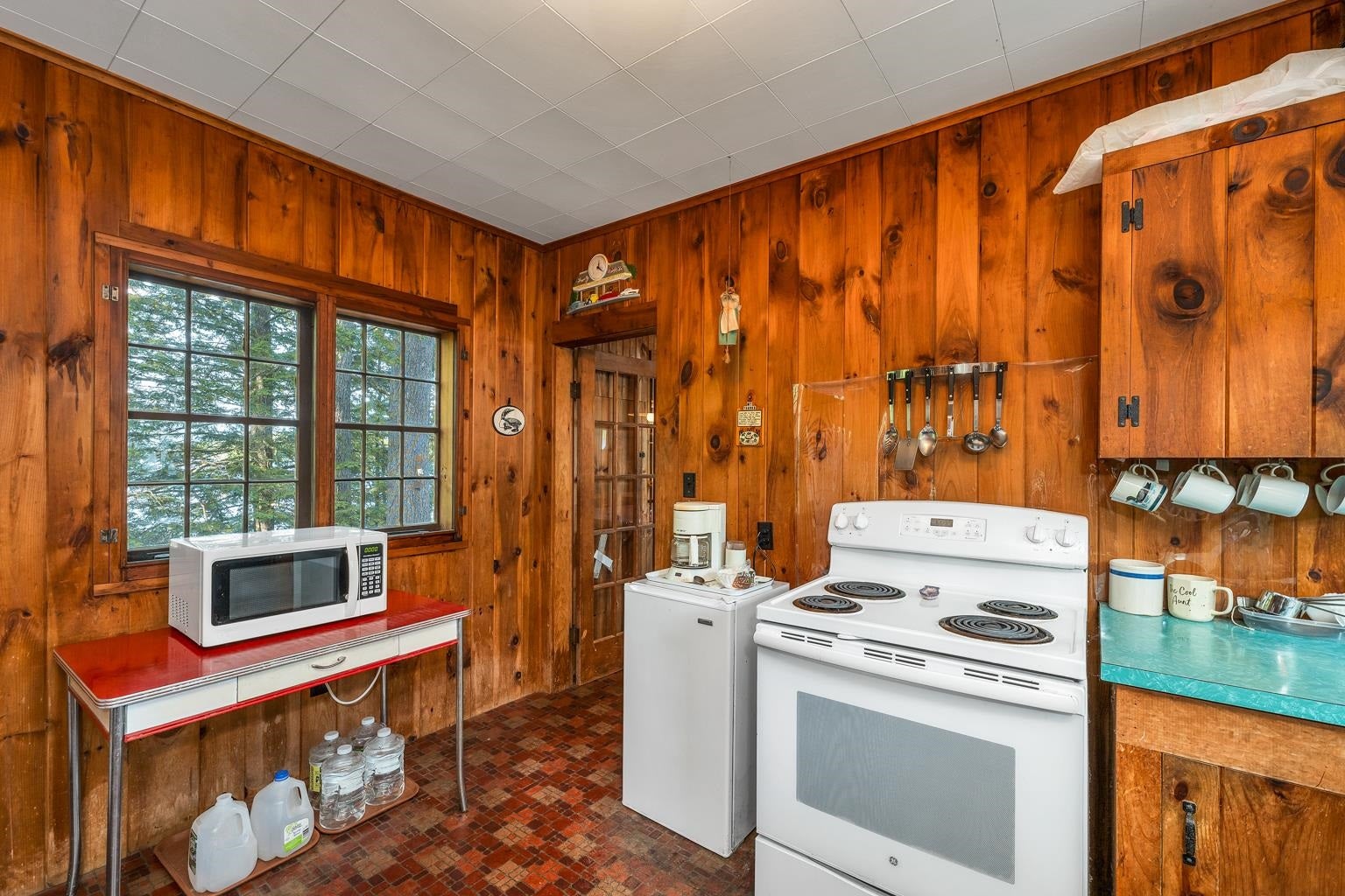 Holderness, New Hampshire, 03245, United States, 4 Bedrooms Bedrooms, ,4 BathroomsBathrooms,Residential,Active,1945064