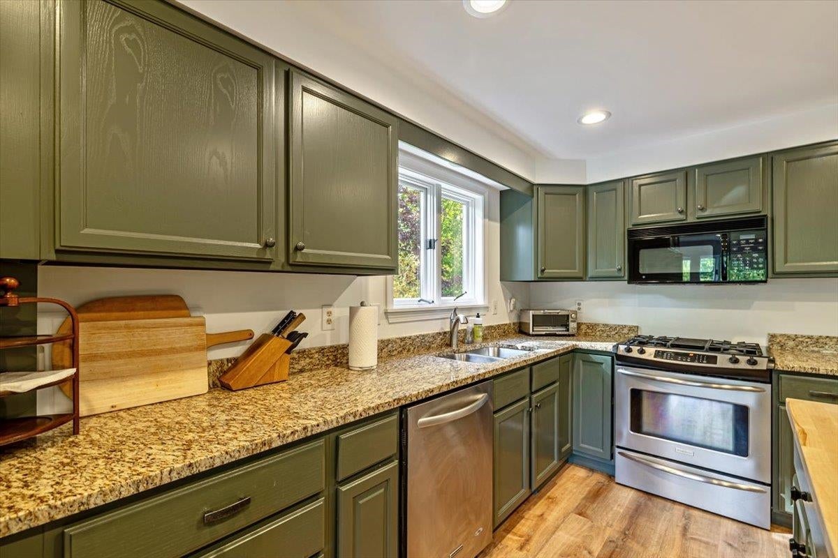 Warren, Vermont, 05674, United States, 5 Bedrooms Bedrooms, ,4 BathroomsBathrooms,Residential,Active,1843881
