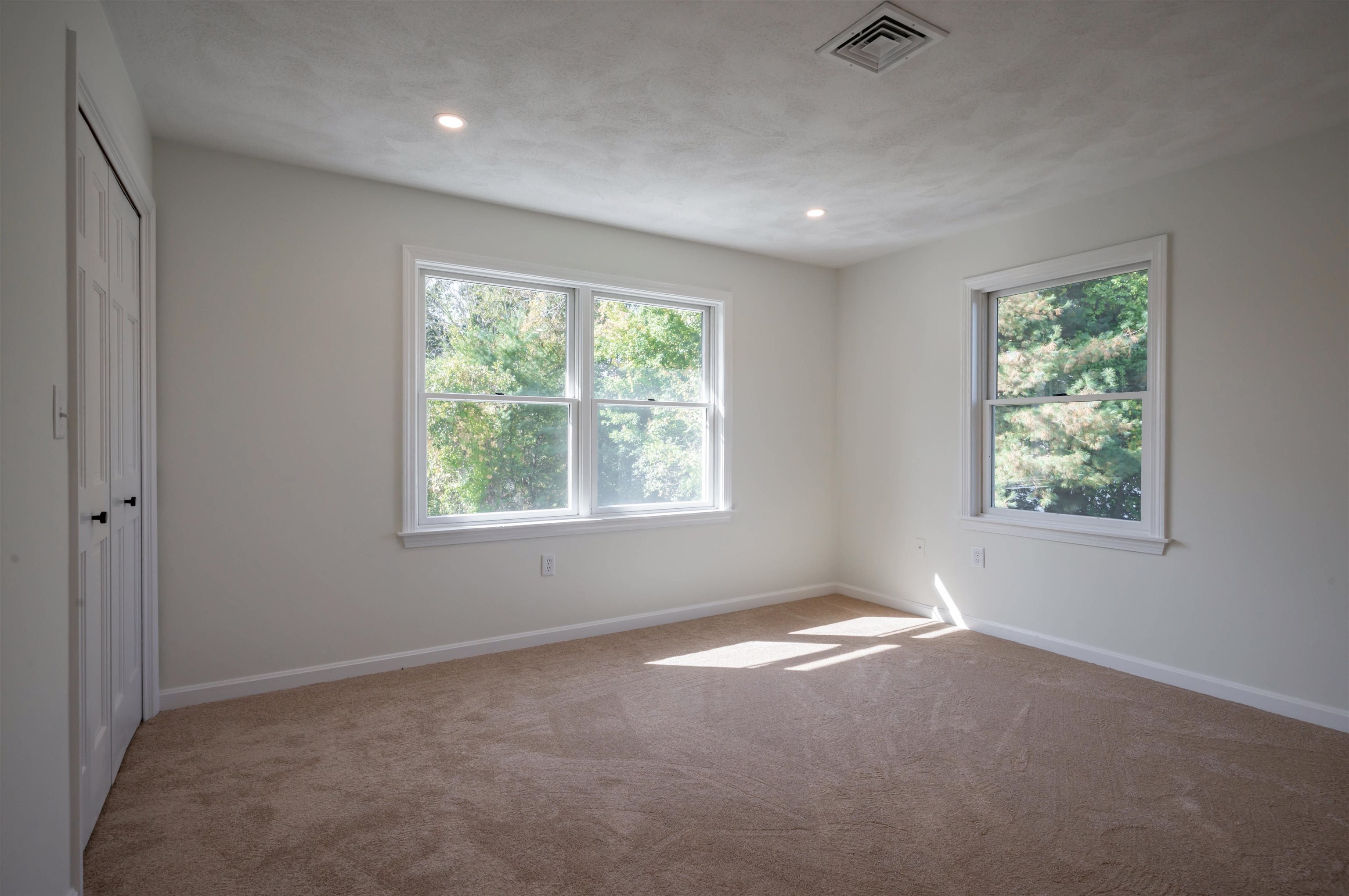 Salem, New Hampshire, 03079, United States, 4 Bedrooms Bedrooms, ,4 BathroomsBathrooms,Residential,Active,1953671