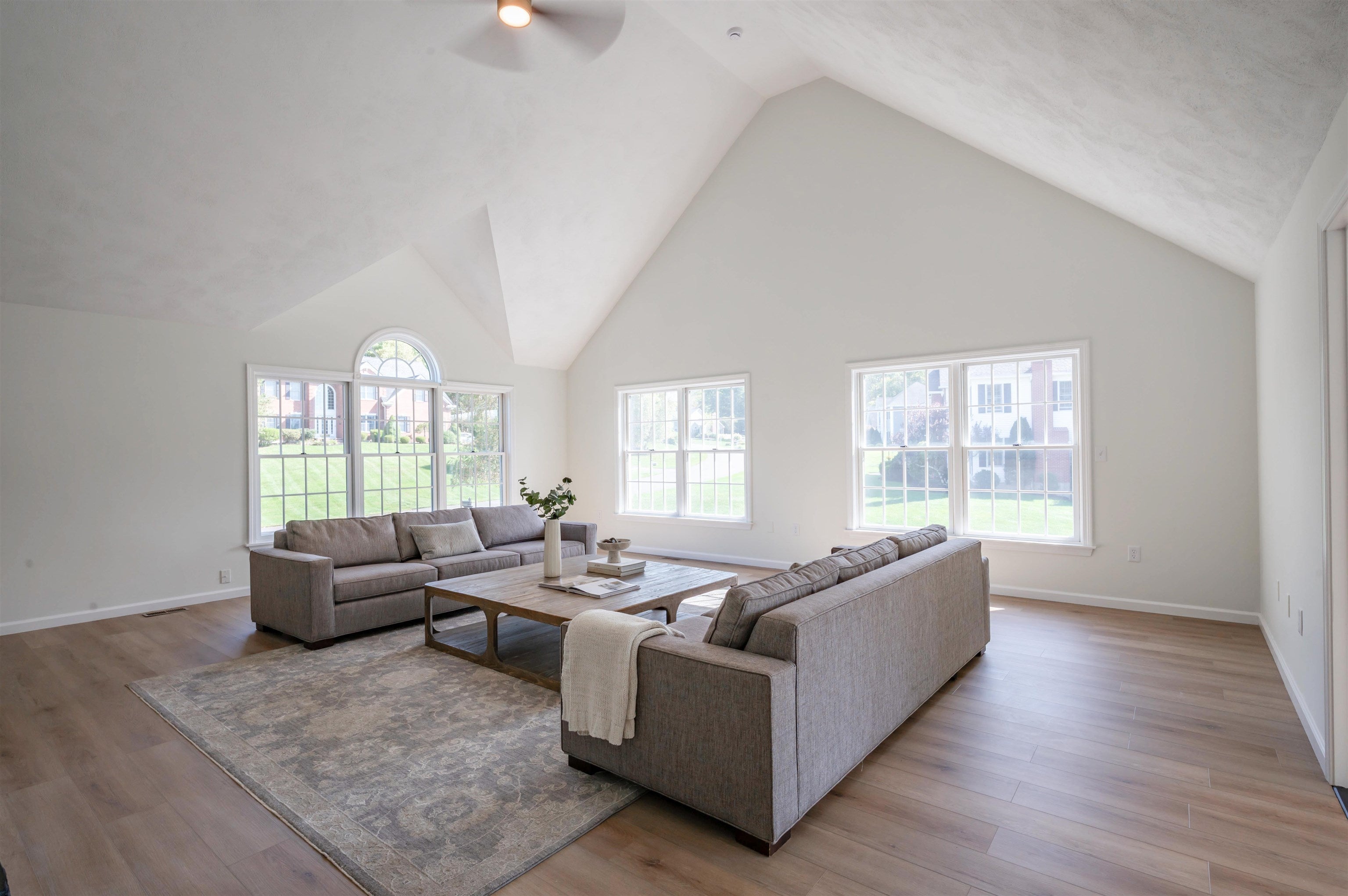 Salem, New Hampshire, 03079, United States, 4 Bedrooms Bedrooms, ,4 BathroomsBathrooms,Residential,Active,1953671