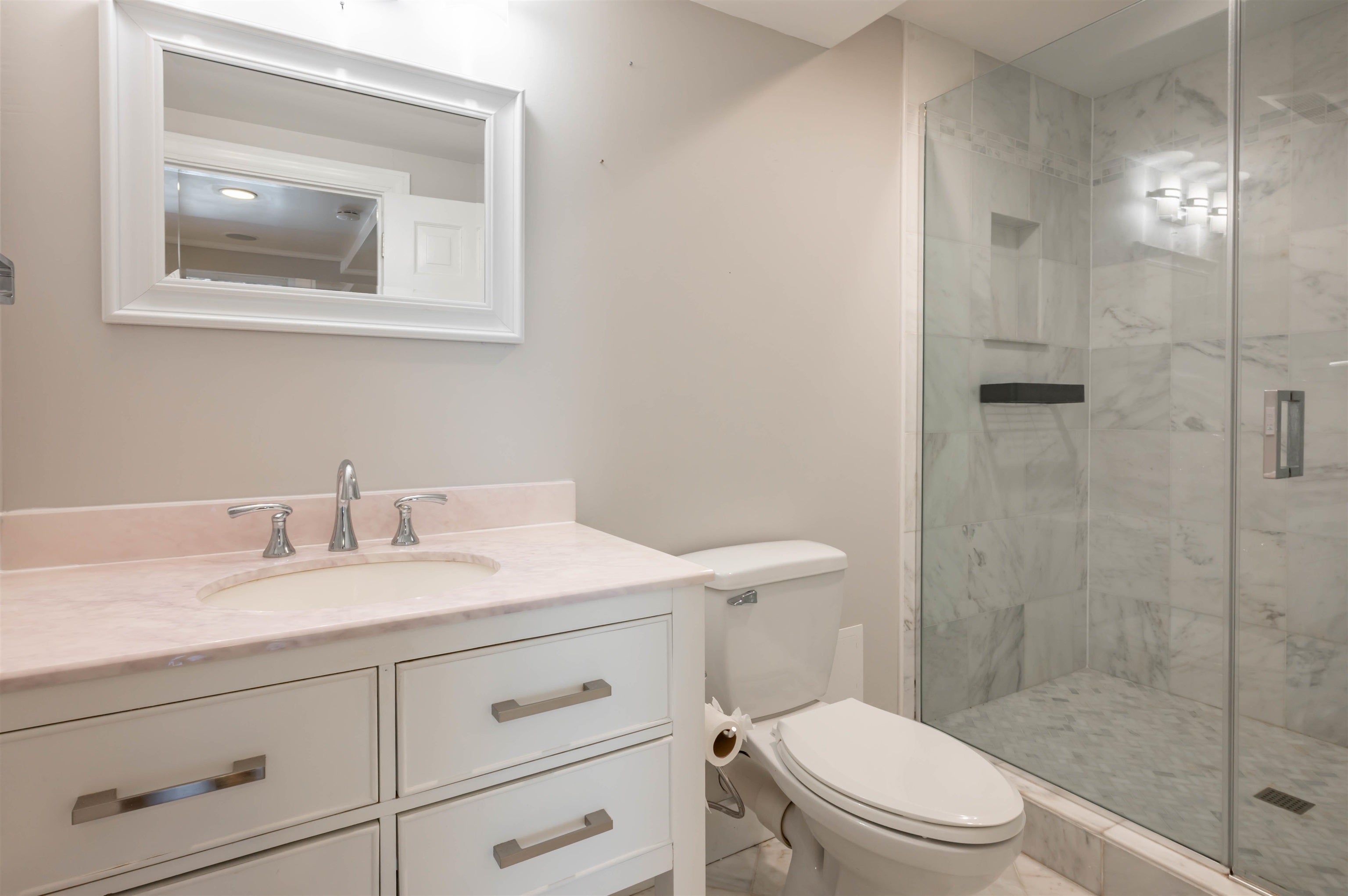 Hampton Falls, New Hampshire, 03844, United States, 7 Bedrooms Bedrooms, ,7 BathroomsBathrooms,Residential,Active,1820328