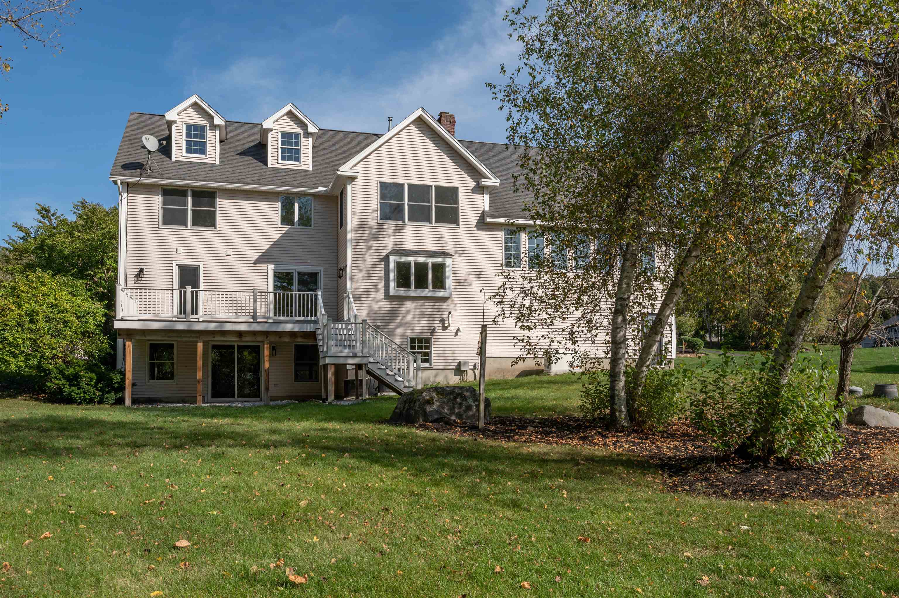 Salem, New Hampshire, 03079, United States, 4 Bedrooms Bedrooms, ,4 BathroomsBathrooms,Residential,Active,1953671