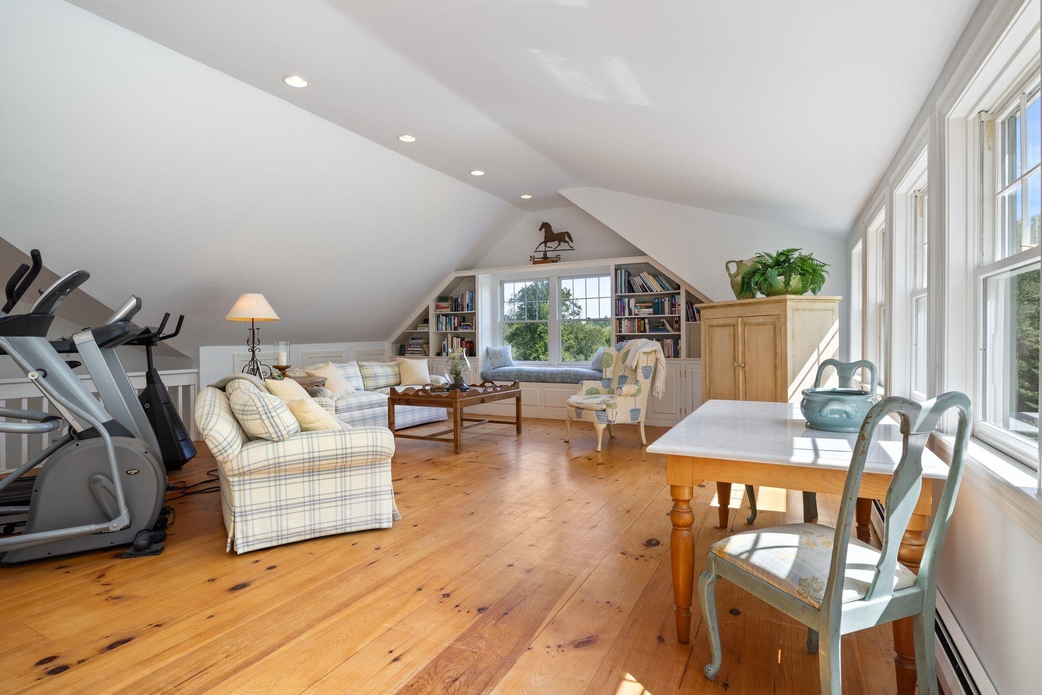 Hampton Falls, New Hampshire, 03844, United States, 4 Bedrooms Bedrooms, ,4 BathroomsBathrooms,Residential,Pending,2006809