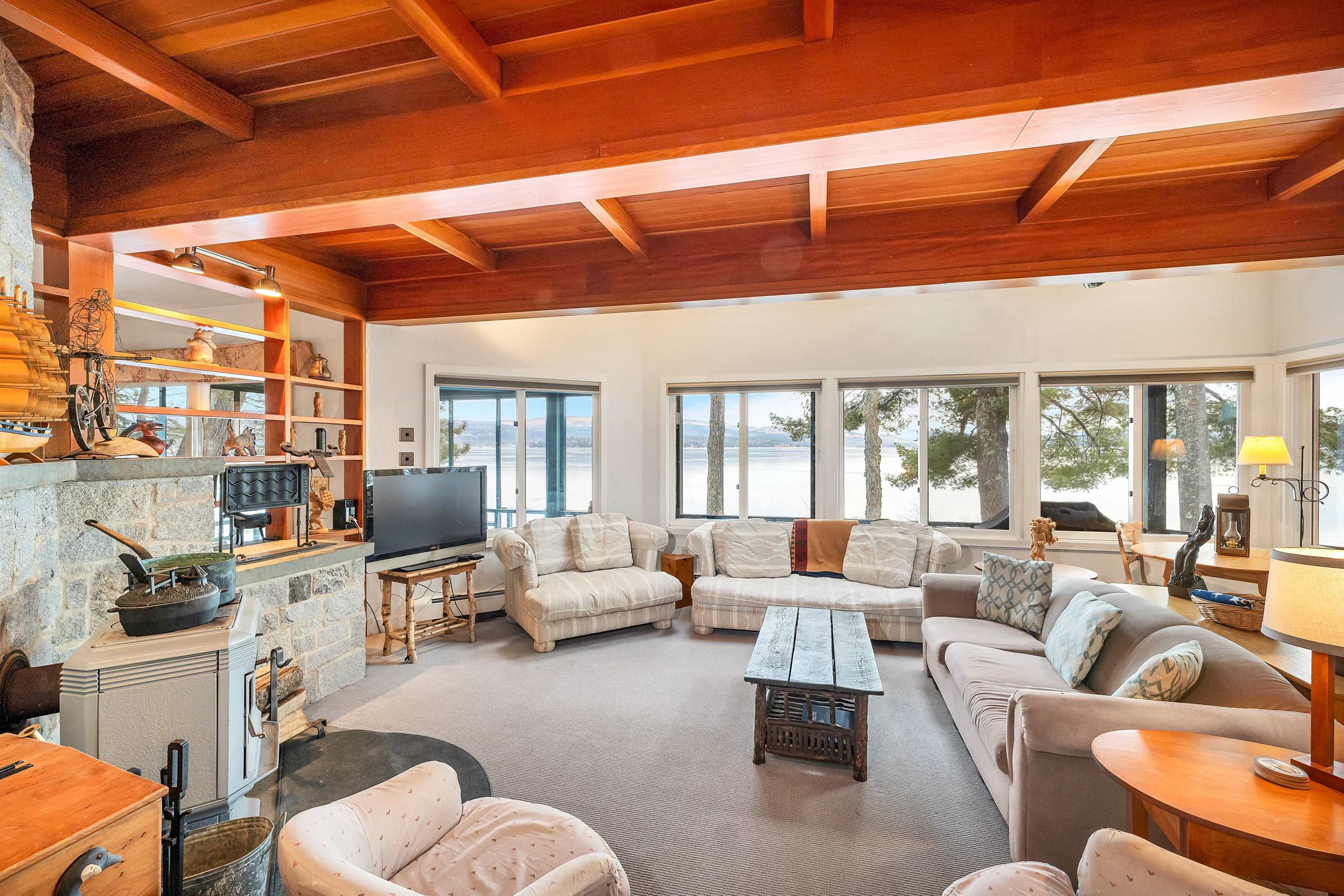 Hebron, New Hampshire, 03241, United States, 4 Bedrooms Bedrooms, ,4 BathroomsBathrooms,Residential,Pending,2009160