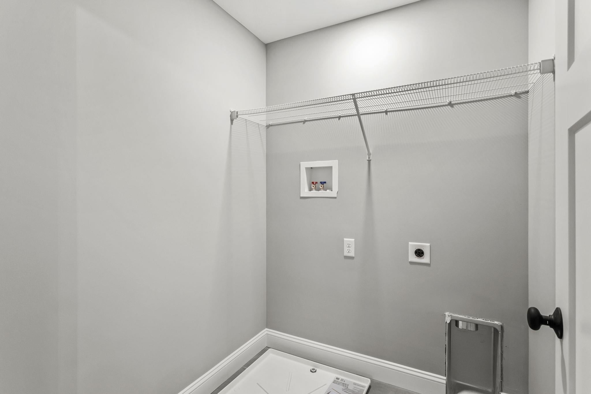 Auburn, New Hampshire, 03032, United States, 4 Bedrooms Bedrooms, ,4 BathroomsBathrooms,Residential,Active,2001063