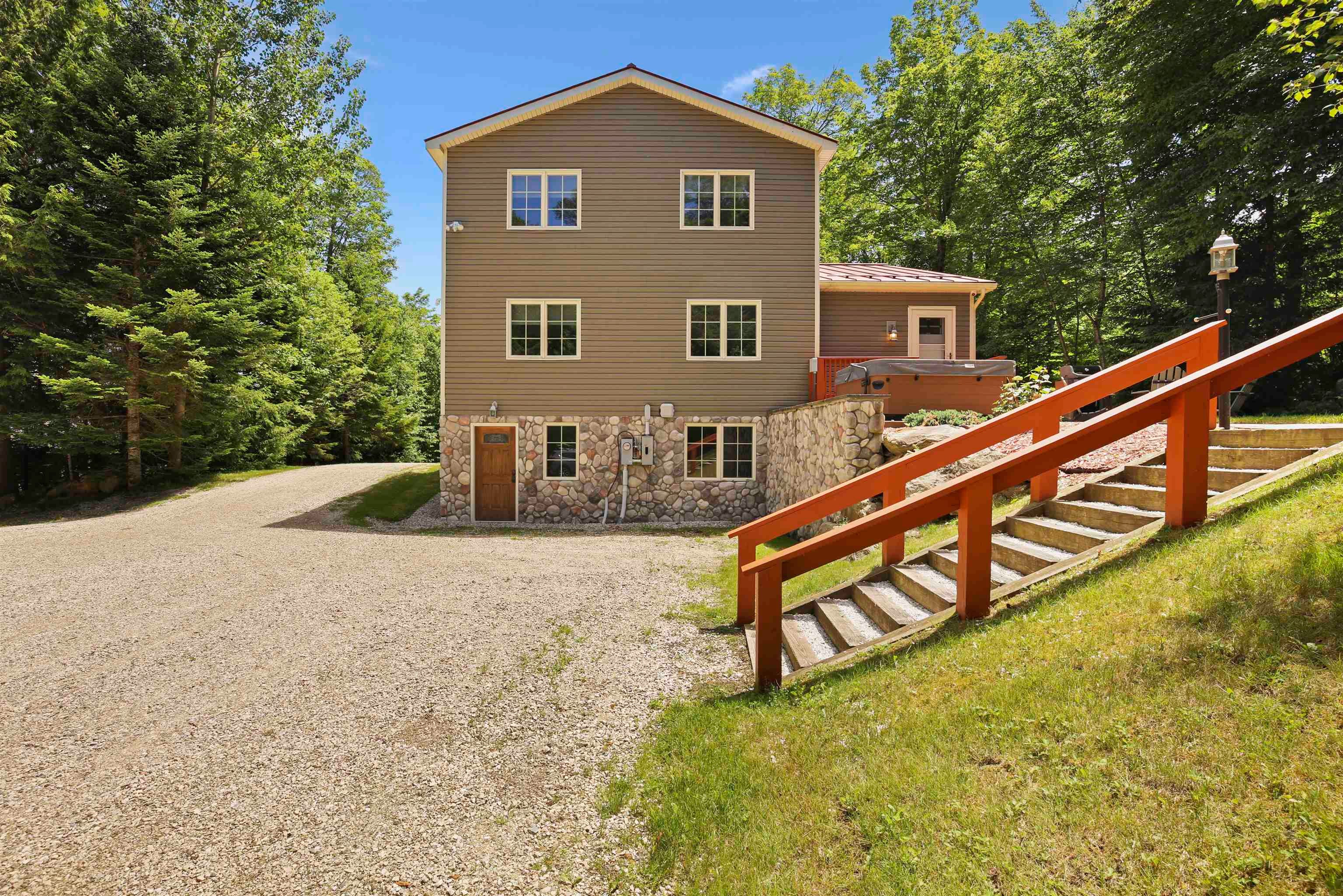 Killington, Vermont, 05751, United States, 3 Bedrooms Bedrooms, ,3 BathroomsBathrooms,Residential,Active,1884979