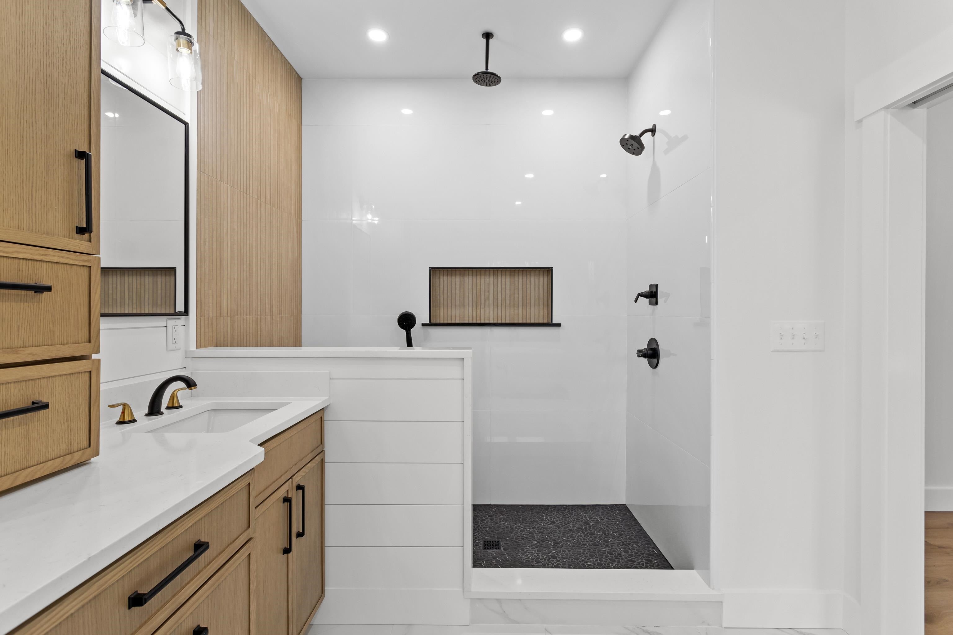 New Boston, New Hampshire, 03070, United States, 5 Bedrooms Bedrooms, ,3 BathroomsBathrooms,Residential,Active,2008344