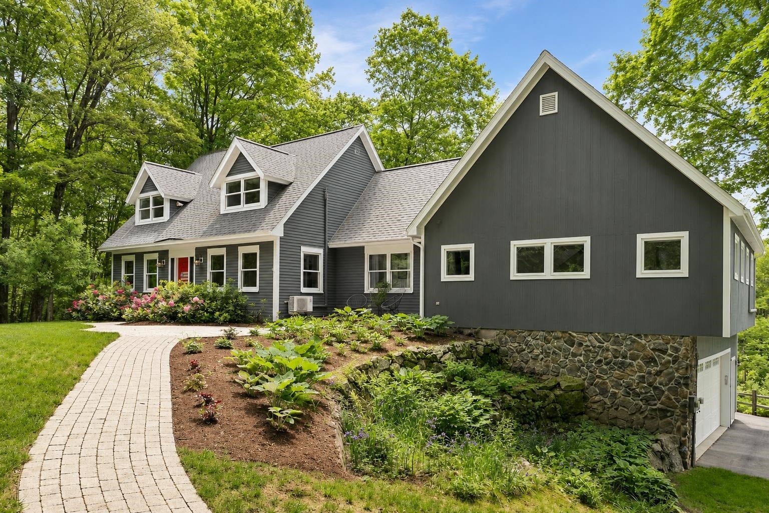 Meredith, New Hampshire, 03253, United States, 4 Bedrooms Bedrooms, ,5 BathroomsBathrooms,Residential,Pending,2045598