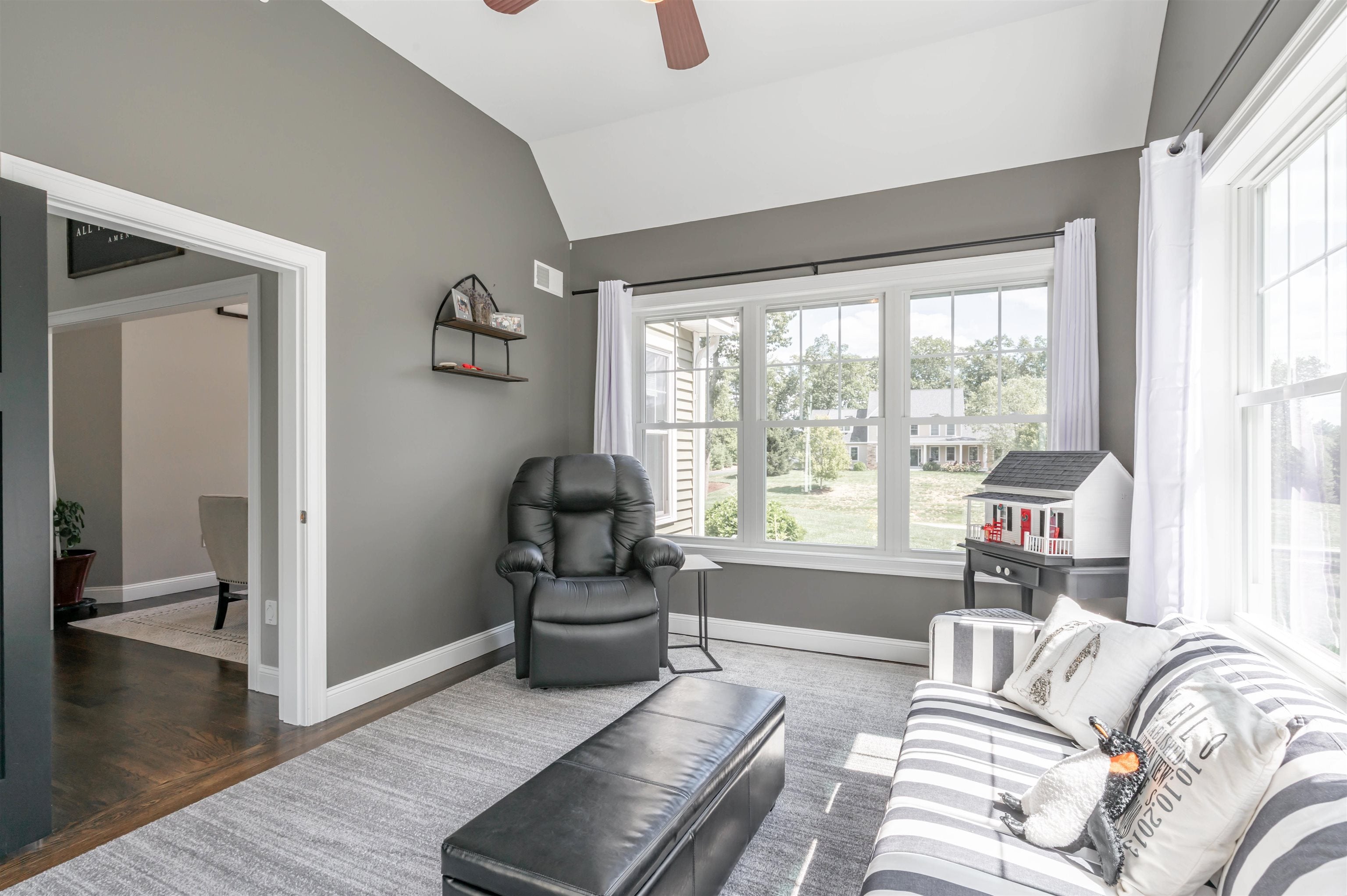 Hollis, New Hampshire, 03049, United States, 4 Bedrooms Bedrooms, ,3 BathroomsBathrooms,Residential,Active,1927665