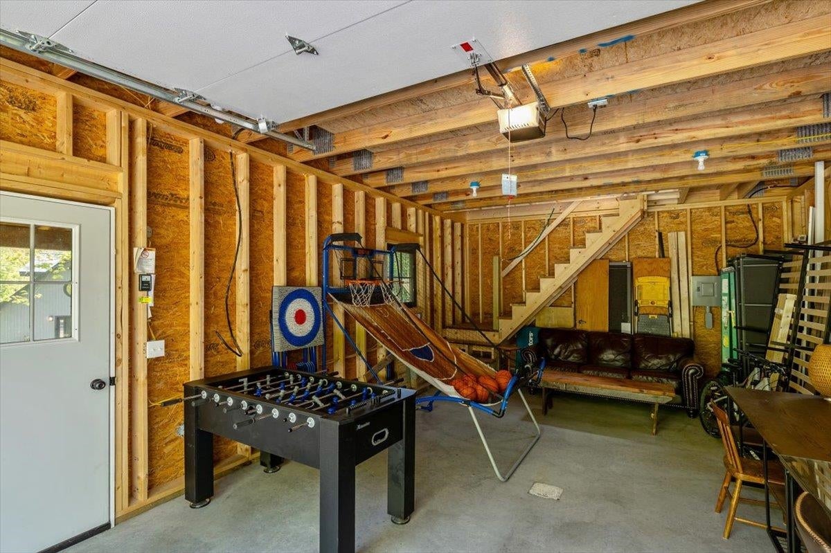 Stowe, Vermont, 05672, United States, 4 Bedrooms Bedrooms, ,3 BathroomsBathrooms,Residential,Pending,1843882