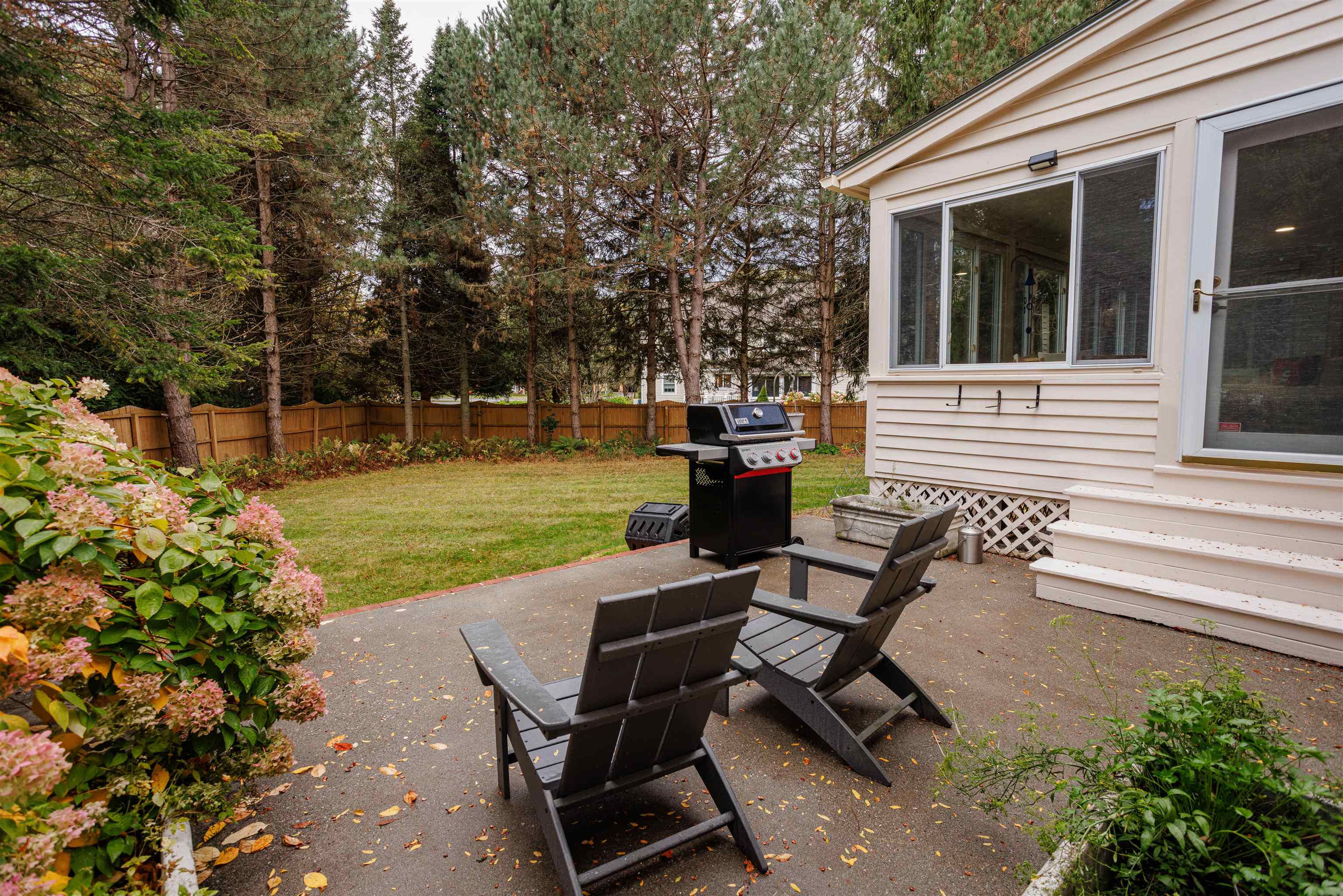 Shelburne, Vermont, 05482, United States, 3 Bedrooms Bedrooms, ,4 BathroomsBathrooms,Residential,Active,1962170