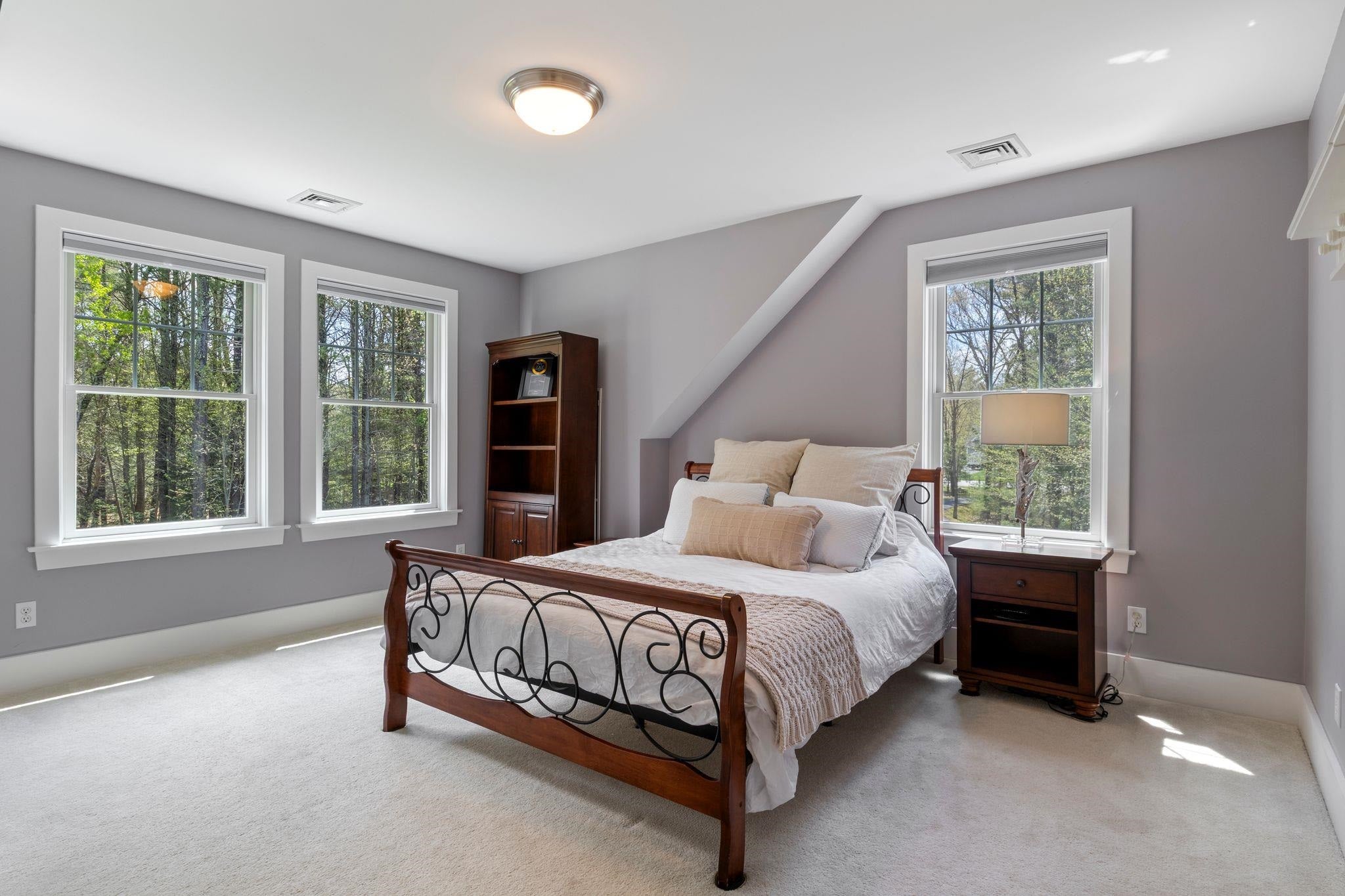 Stratham, New Hampshire, 03885, United States, 4 Bedrooms Bedrooms, ,4 BathroomsBathrooms,Residential,Active,2045550